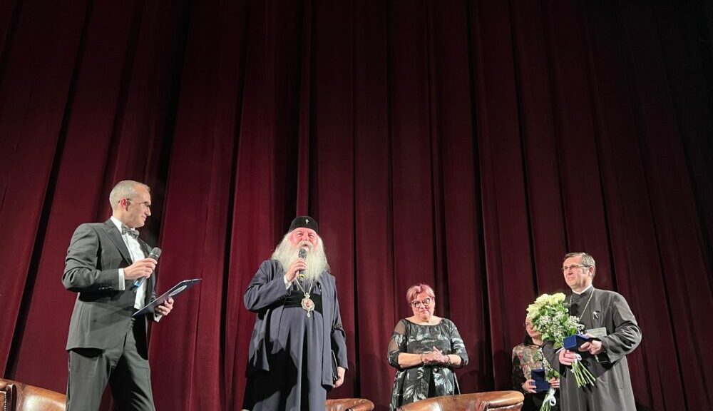 Foto: arhiepiscopiaaradului.ro Mitropolitul Banatului a conferențiat în cadrul seriei de evenimente „Dialoguri universitare by UVVG” Arad