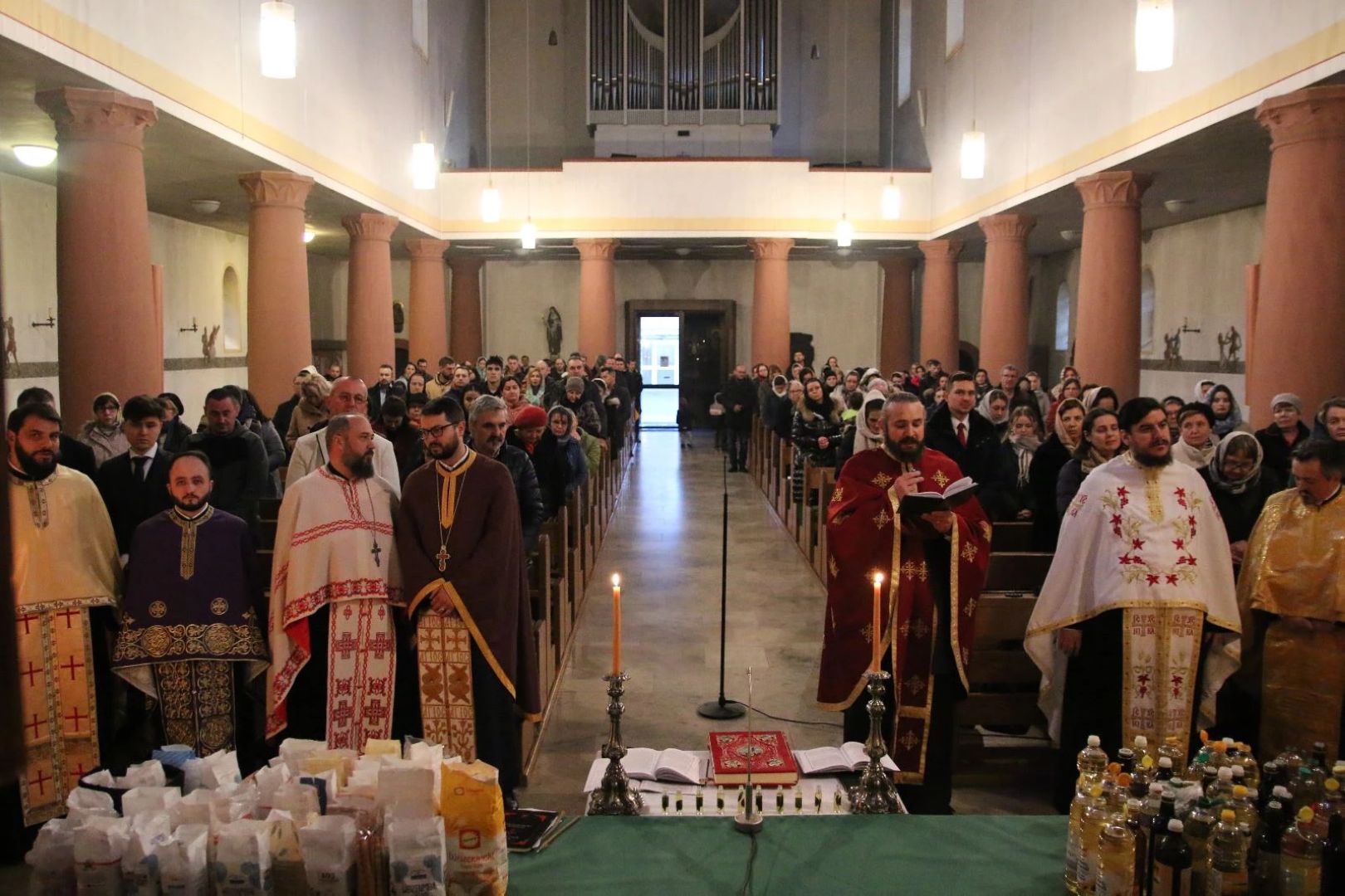 Taina Sfântului Maslu în sobor, la Würzburg