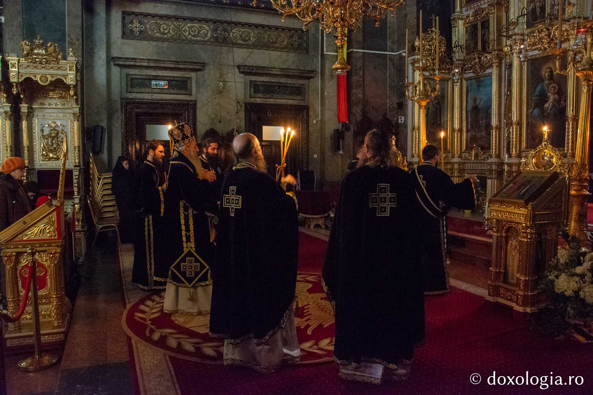 IPS Teofan a săvârșit Liturghia Darurilor mai înainte sfințite la Catedrala Mitropolitană