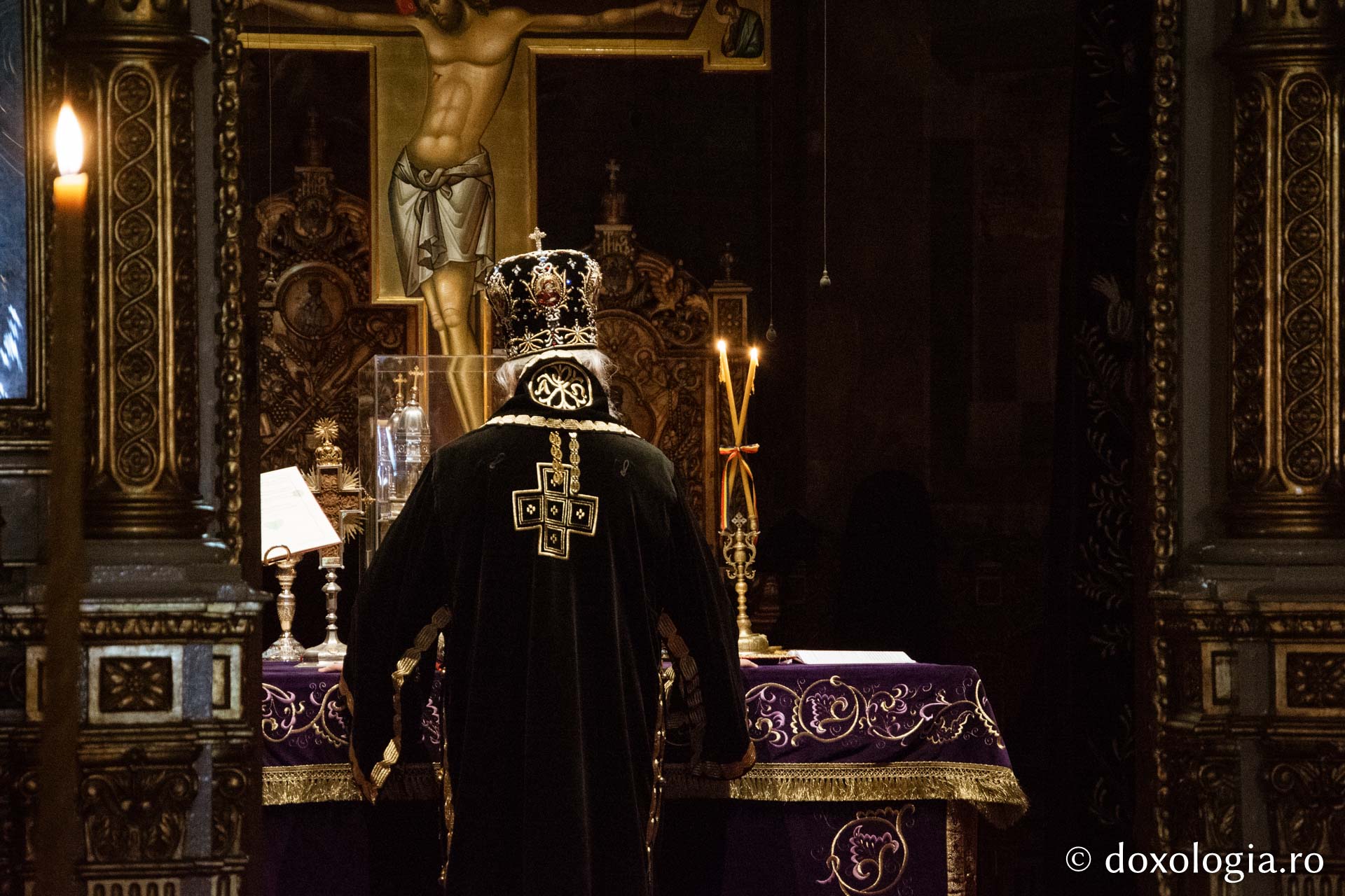 IPS Teofan a săvârșit Liturghia Darurilor mai înainte sfințite la Catedrala Mitropolitană