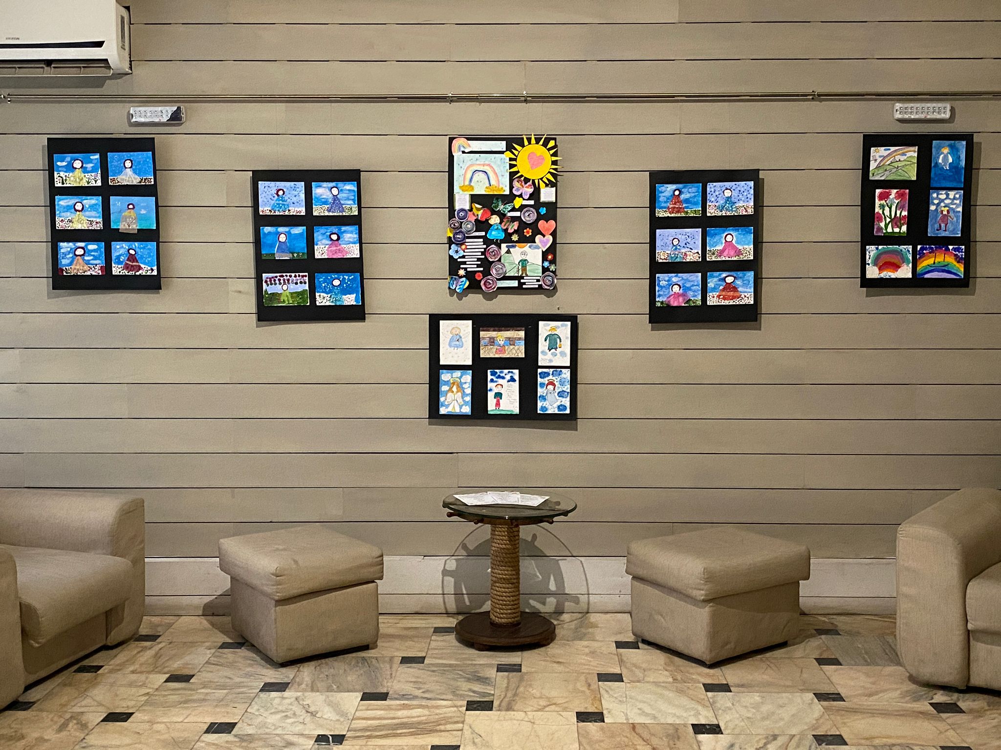 Copiii din Parohia Budești au realizat o expoziție de desene la Colegiul „Sfântul Nicolae”