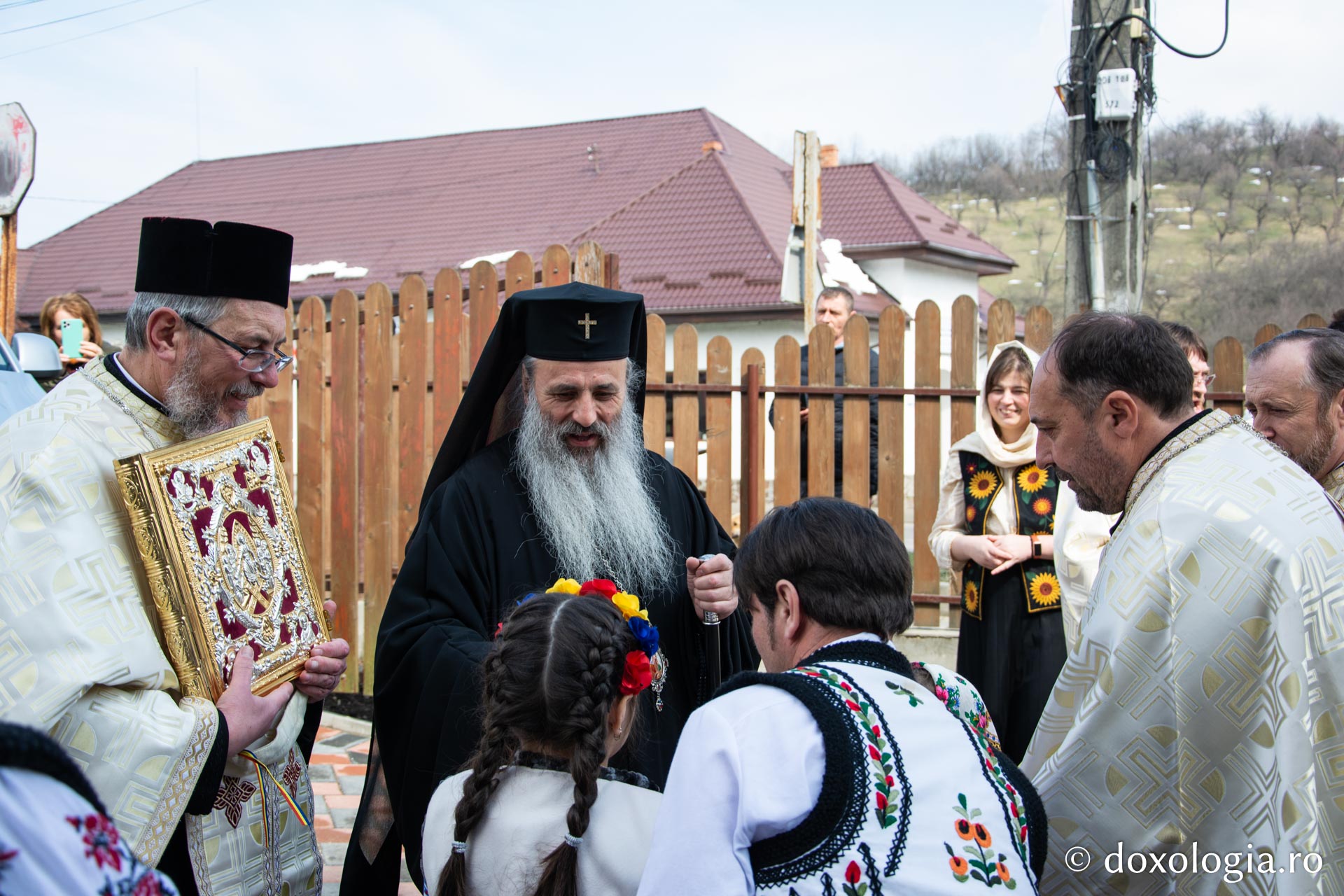 IPS Teofan a sfințit Centrul de zi pentru persoane vârstnice din Bălțătești