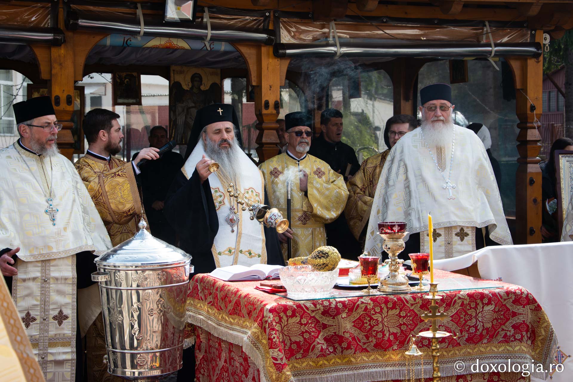 IPS Teofan a sfințit Centrul de zi pentru persoane vârstnice din Bălțătești