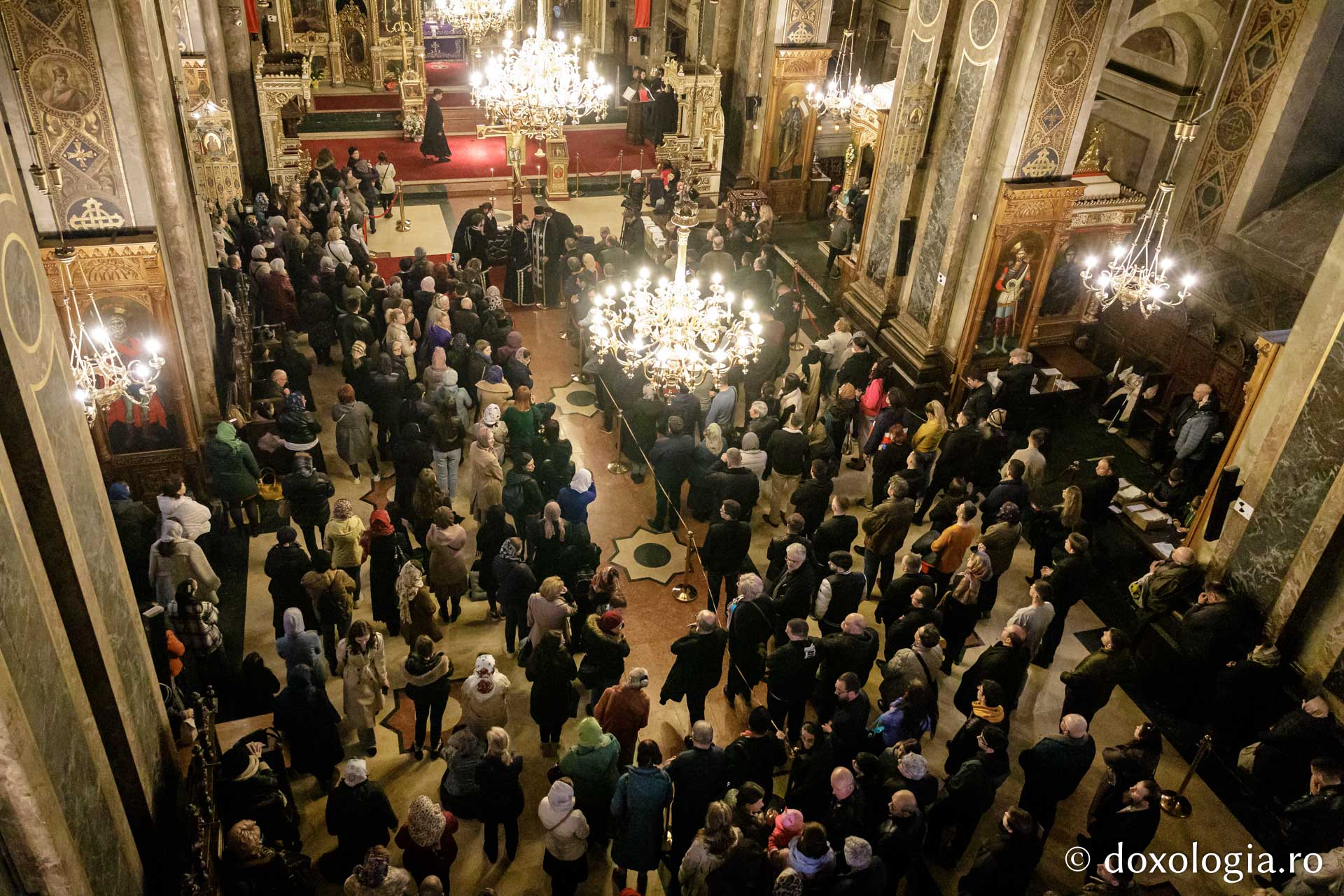 Denia celor 12 Evanghelii, la Catedrala Mitropolitană din Iași