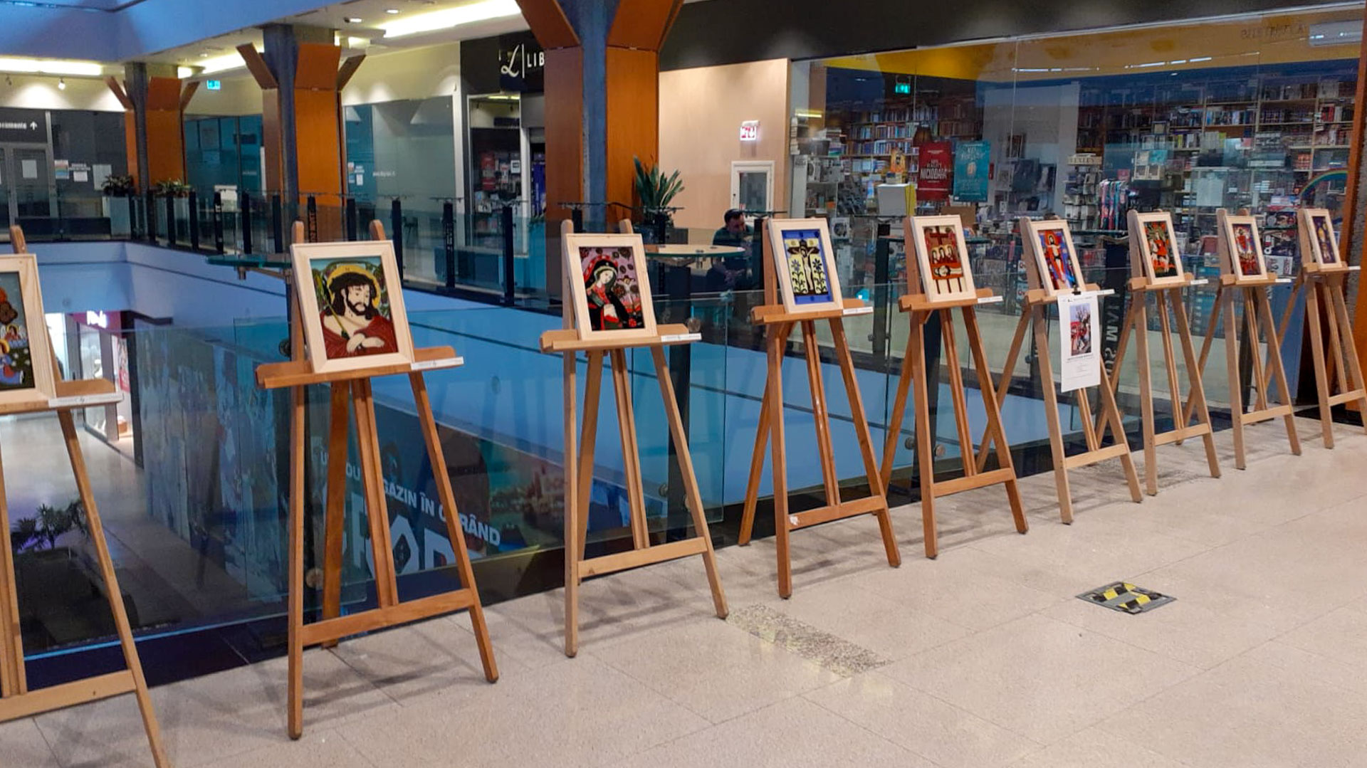 Expoziție de icoane pictate pe sticlă –„Biruința Învierii Domnului”