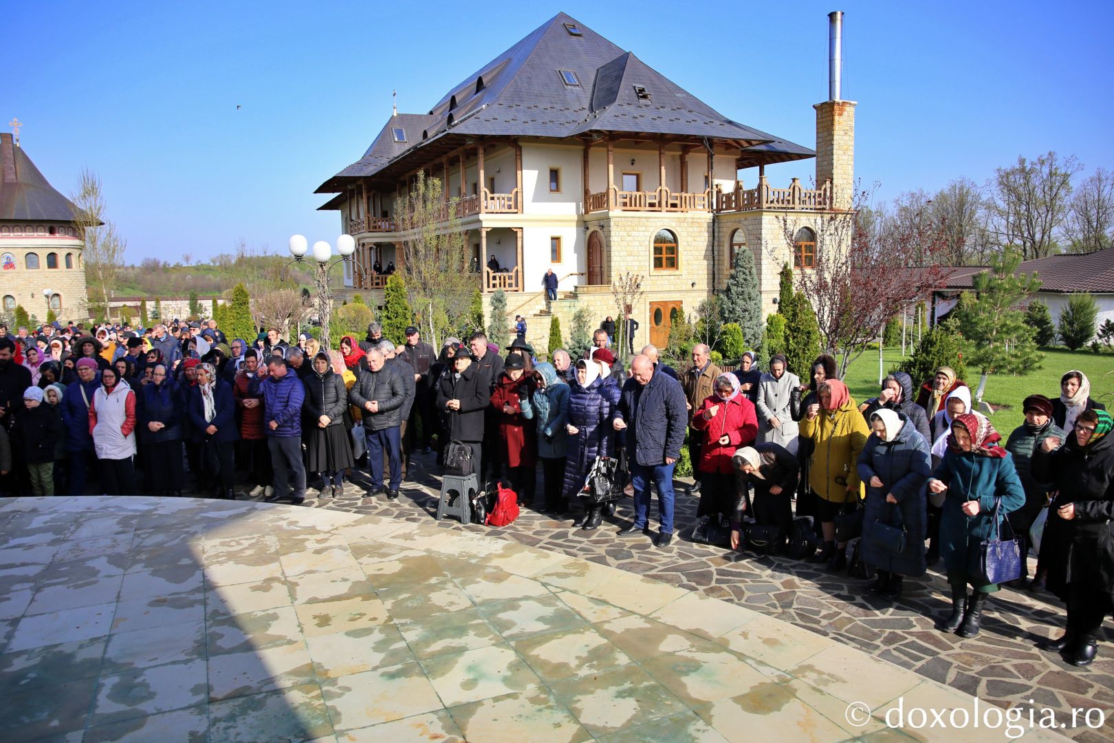 Sărbătoare la Botoșani: Binecuvântarea Izvorului Tămăduirii la Mănăstirea Zosin