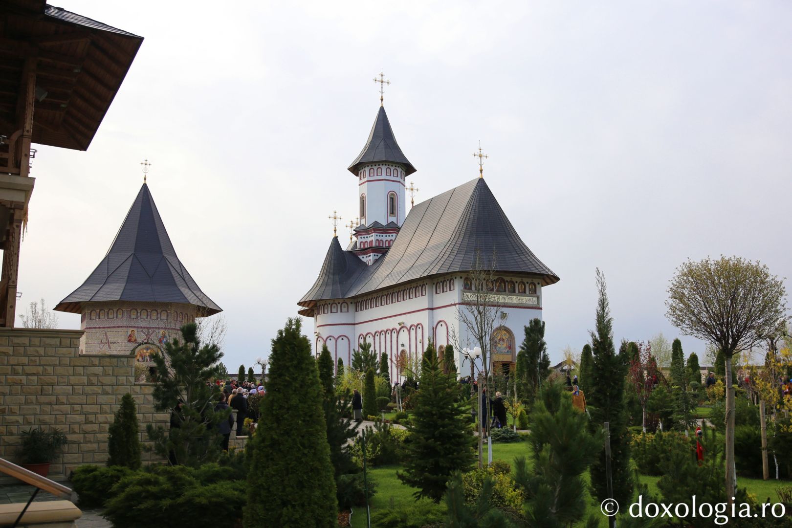 Sărbătoare la Botoșani: Binecuvântarea Izvorului Tămăduirii la Mănăstirea Zosin