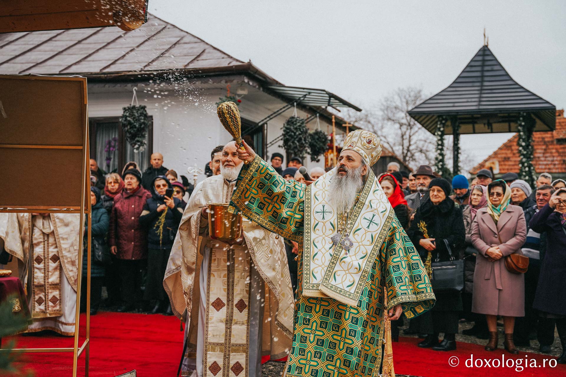 IPS Teofan în Duminica Floriilor: „Dumnezeu voiește să se împlinească și în noi taina Intrării Sale în Ierusalim”