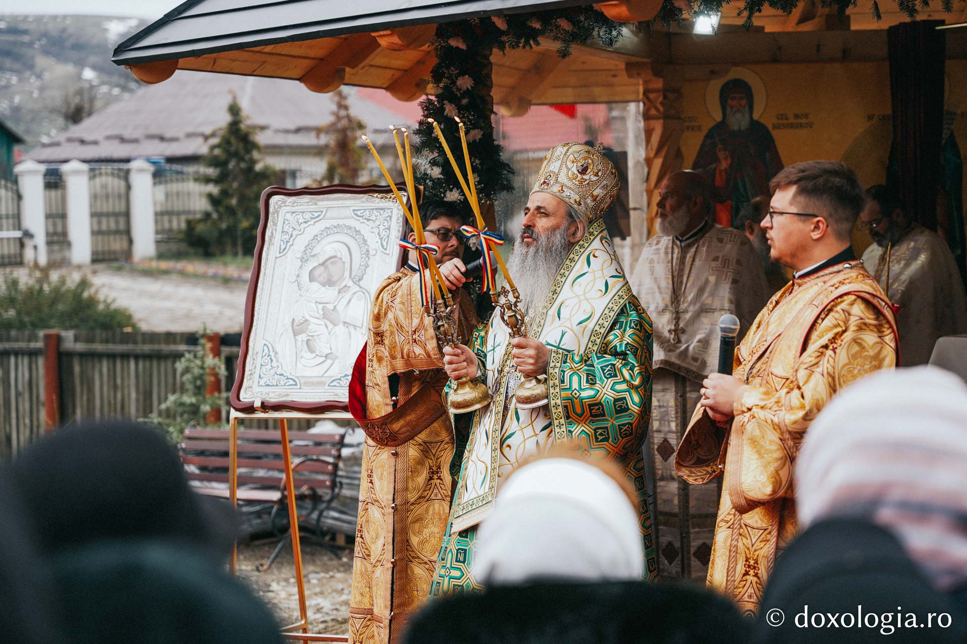 IPS Teofan în Duminica Floriilor: „Dumnezeu voiește să se împlinească și în noi taina Intrării Sale în Ierusalim”