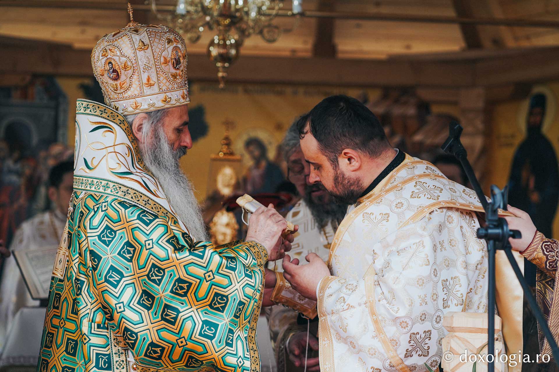 IPS Teofan în Duminica Floriilor: „Dumnezeu voiește să se împlinească și în noi taina Intrării Sale în Ierusalim”