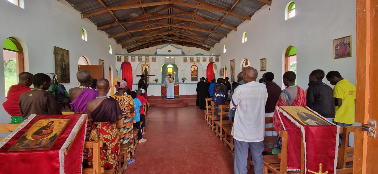 Un nou preot în parohia cu hramul Izvorul Tămăduirii din satul Nyamahana