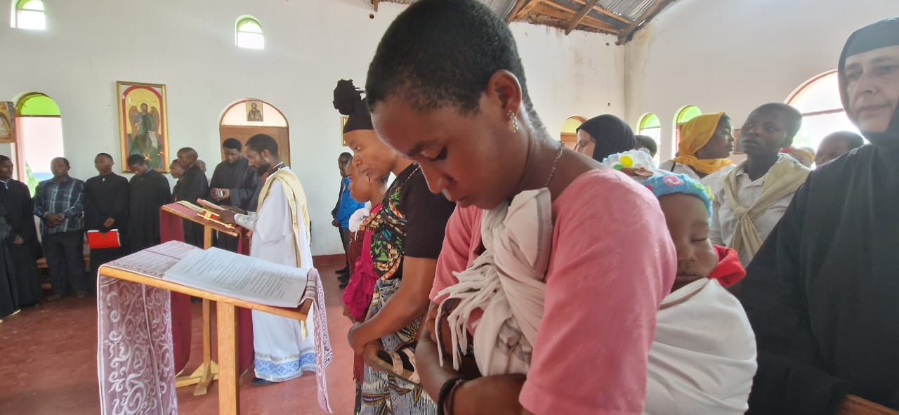 Un nou preot în parohia cu hramul Izvorul Tămăduirii din satul Nyamahana