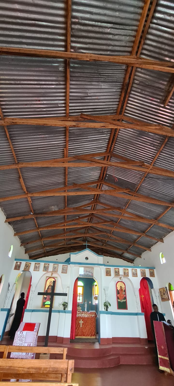 Un nou preot în parohia cu hramul Izvorul Tămăduirii din satul Nyamahana