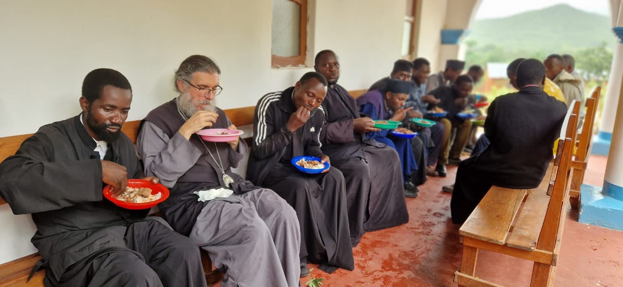 Un nou preot în parohia cu hramul Izvorul Tămăduirii din satul Nyamahana