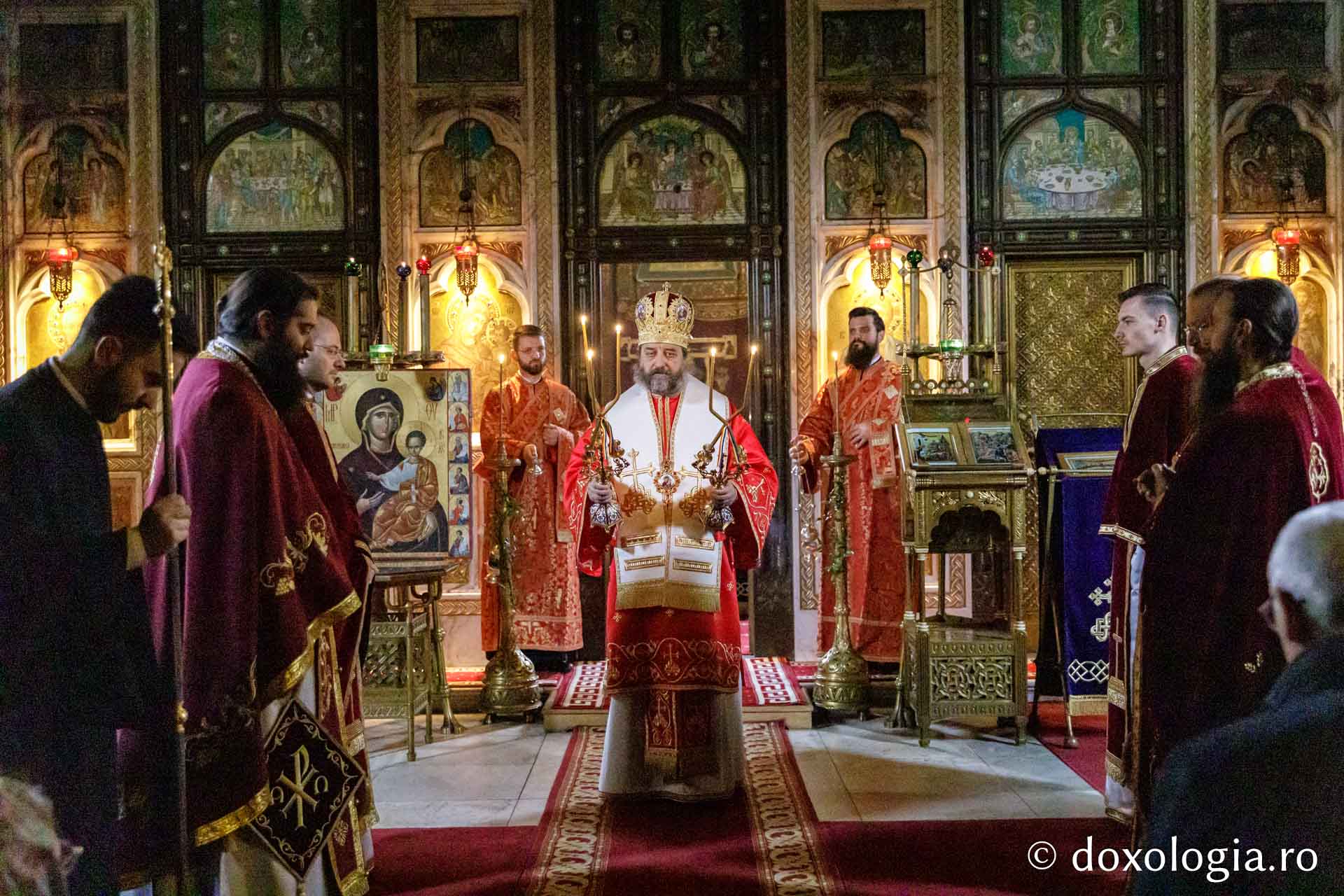 Joia Mare sau amintirea instituirii Tainei Sfintei Euharistii | Slujbă arhierească la Mănăstirea „Sfinții Trei Ierarhi”