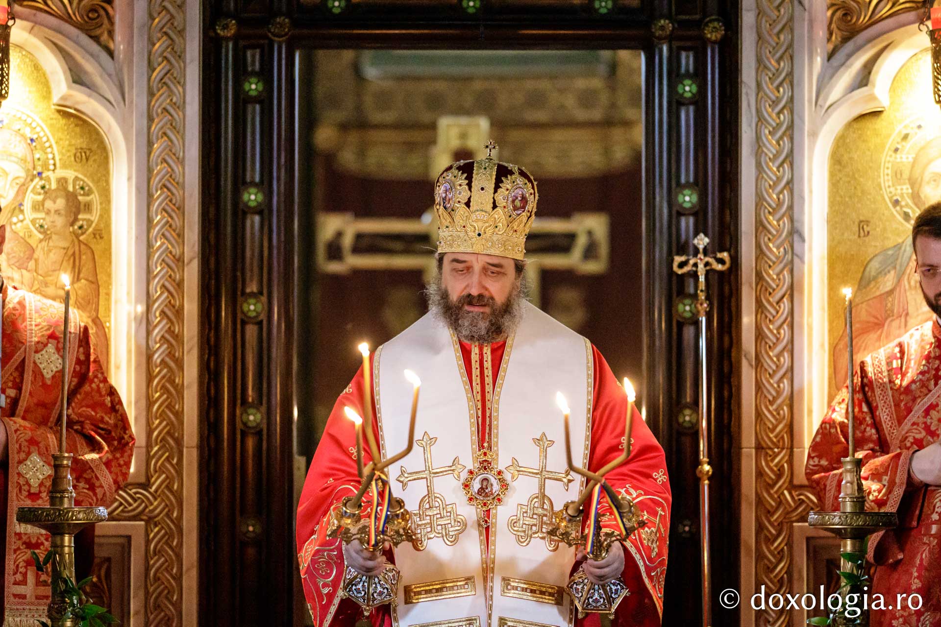 Joia Mare sau amintirea instituirii Tainei Sfintei Euharistii | Slujbă arhierească la Mănăstirea „Sfinții Trei Ierarhi”