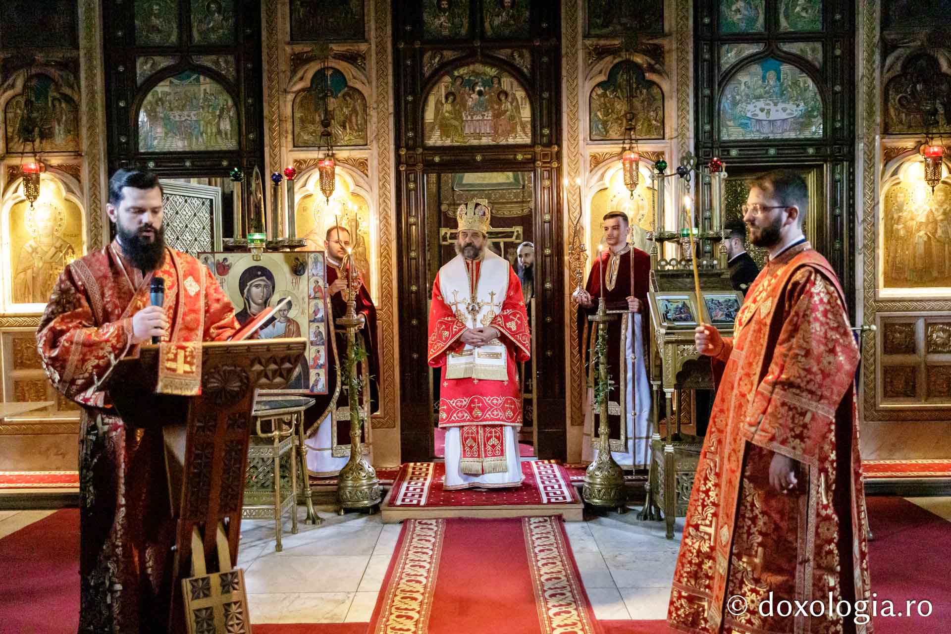 Joia Mare sau amintirea instituirii Tainei Sfintei Euharistii | Slujbă arhierească la Mănăstirea „Sfinții Trei Ierarhi”