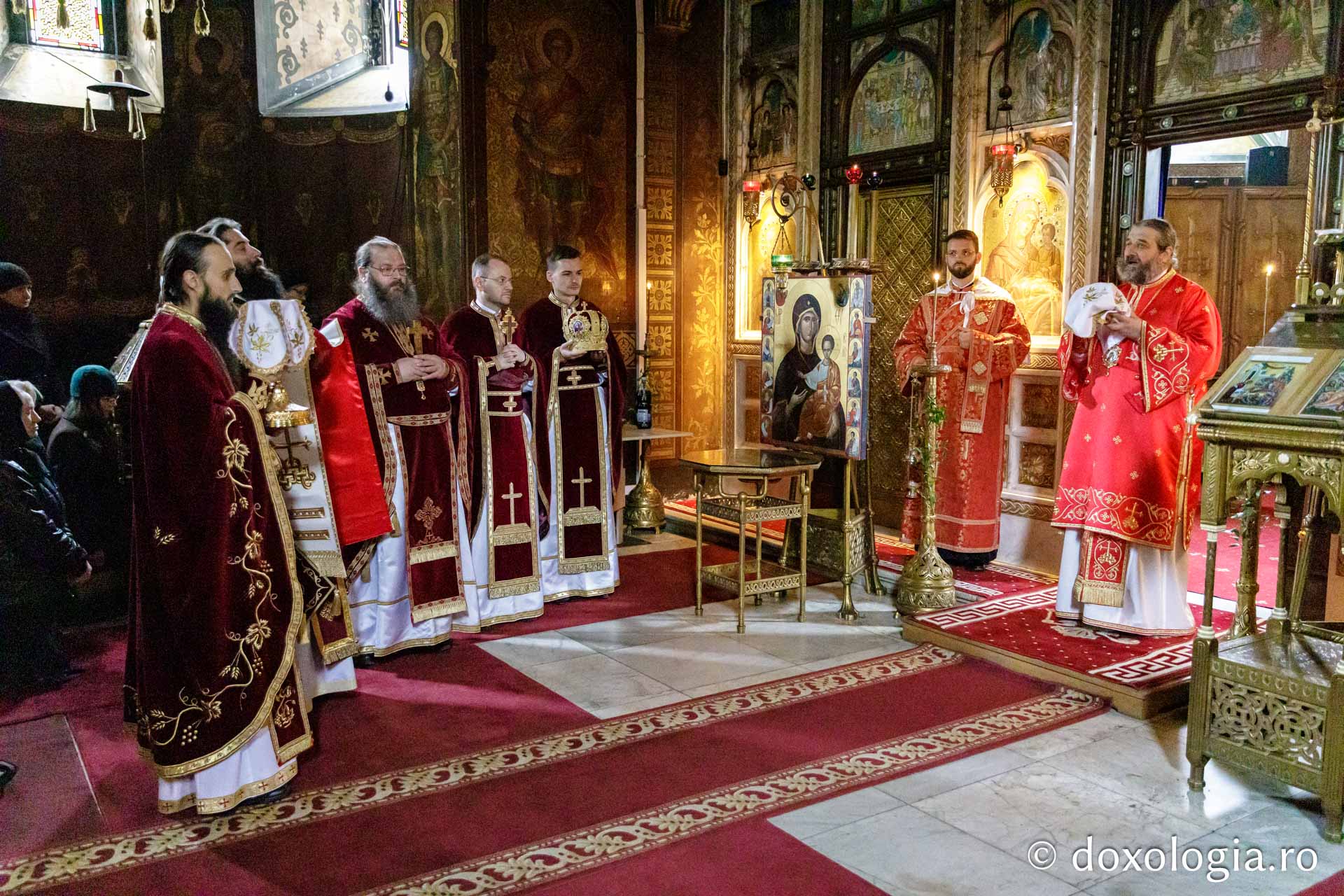 Joia Mare sau amintirea instituirii Tainei Sfintei Euharistii | Slujbă arhierească la Mănăstirea „Sfinții Trei Ierarhi”