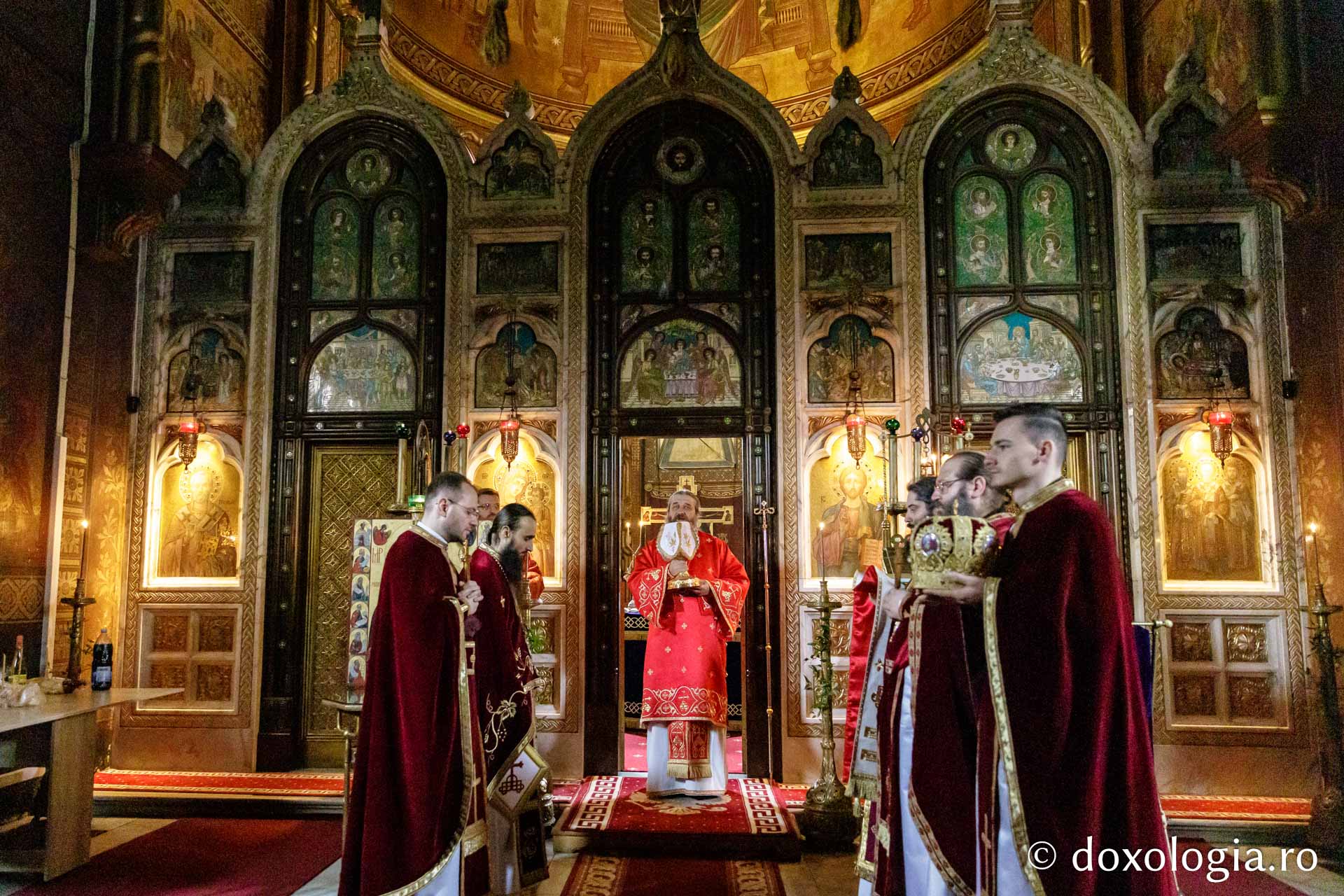Joia Mare sau amintirea instituirii Tainei Sfintei Euharistii | Slujbă arhierească la Mănăstirea „Sfinții Trei Ierarhi”