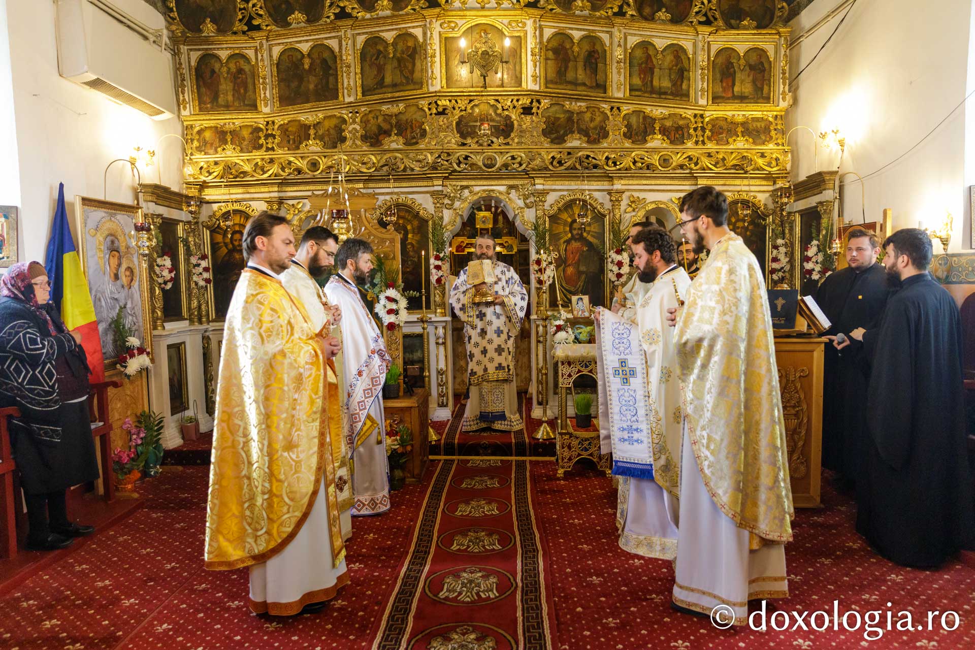 Liturghie baptismală și sfințire de casă parohială la Parohia Drăgușeni