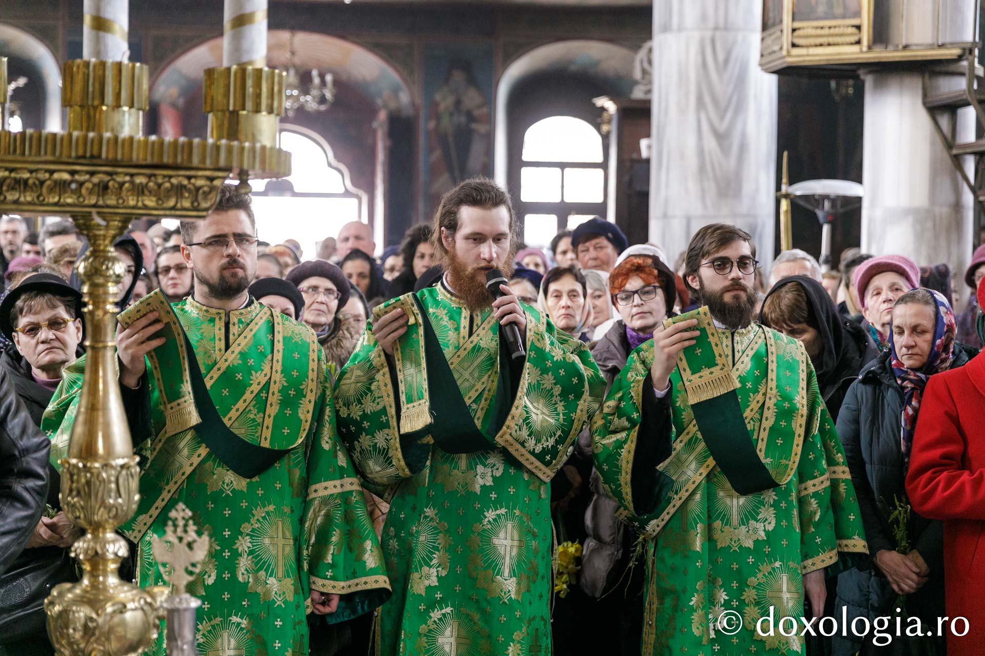 Mii de ieșeni la Procesiunea tradițională de Florii