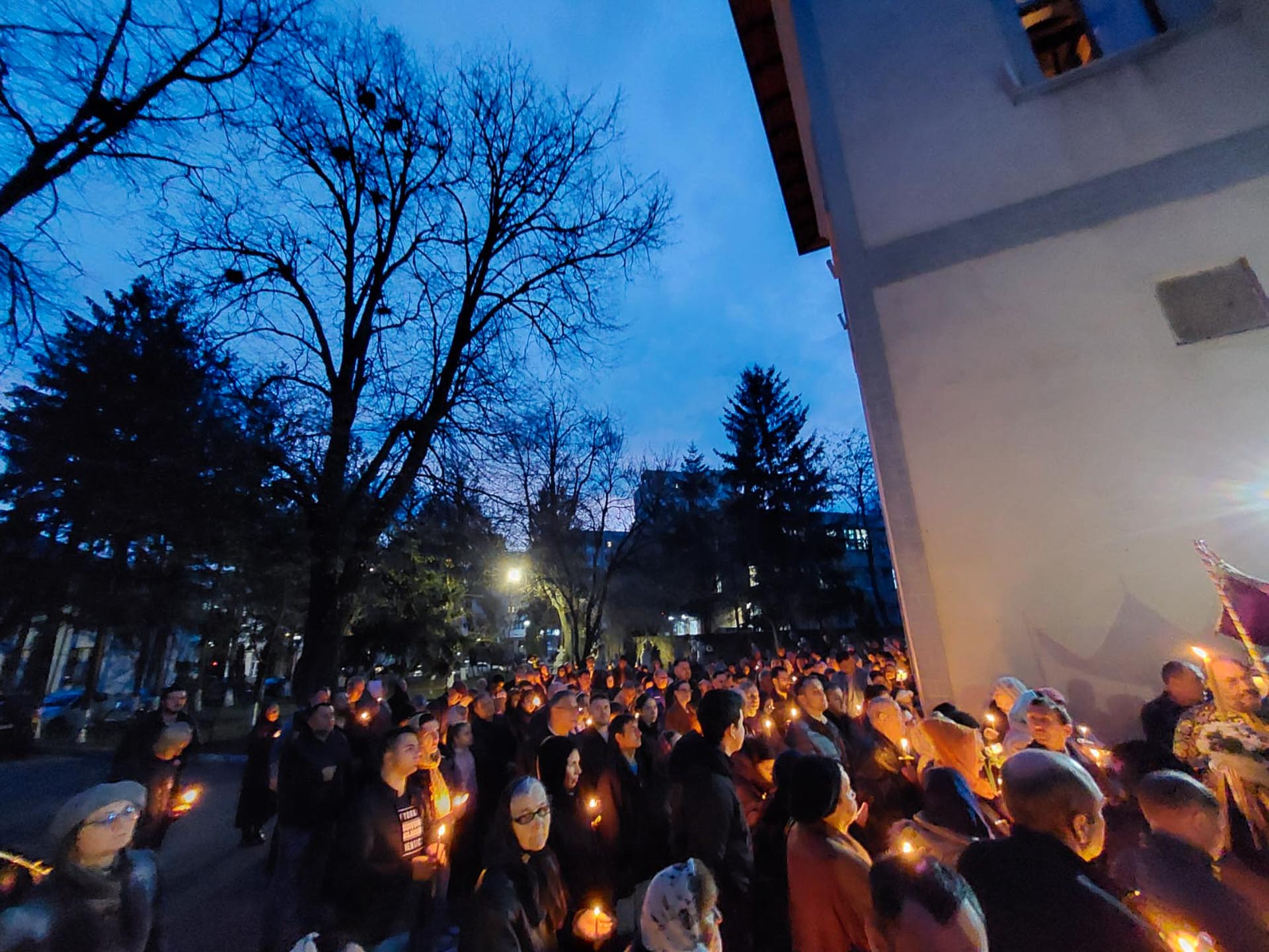 PS Nichifor a slujit Denia Prohodului Domnului la Parohia „Sfinții Arhangheli Mihail și Gavriil” din Pașcani