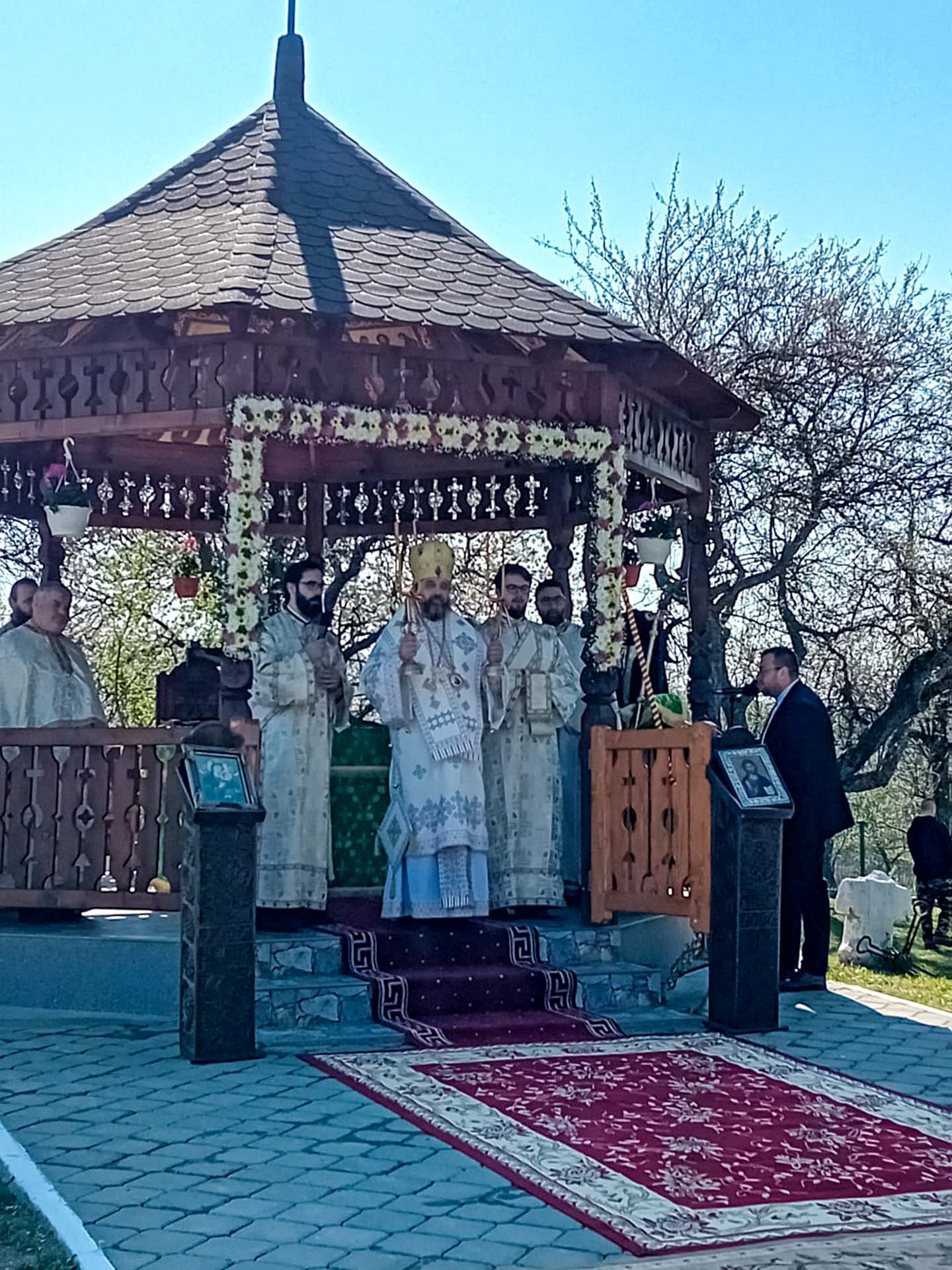 Altarul de vară al Parohiei Zbereni a fost sfințit astăzi