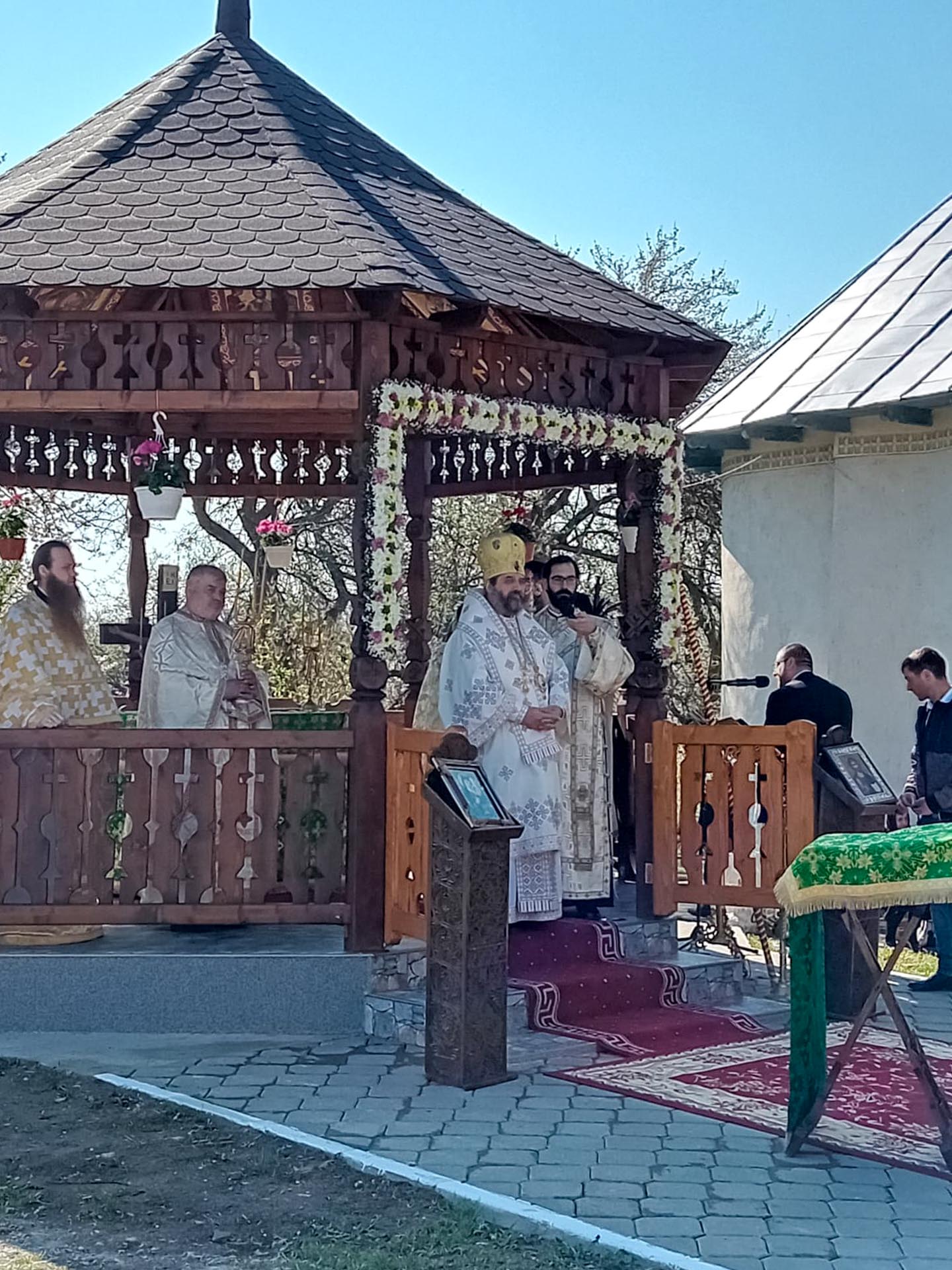Altarul de vară al Parohiei Zbereni a fost sfințit astăzi