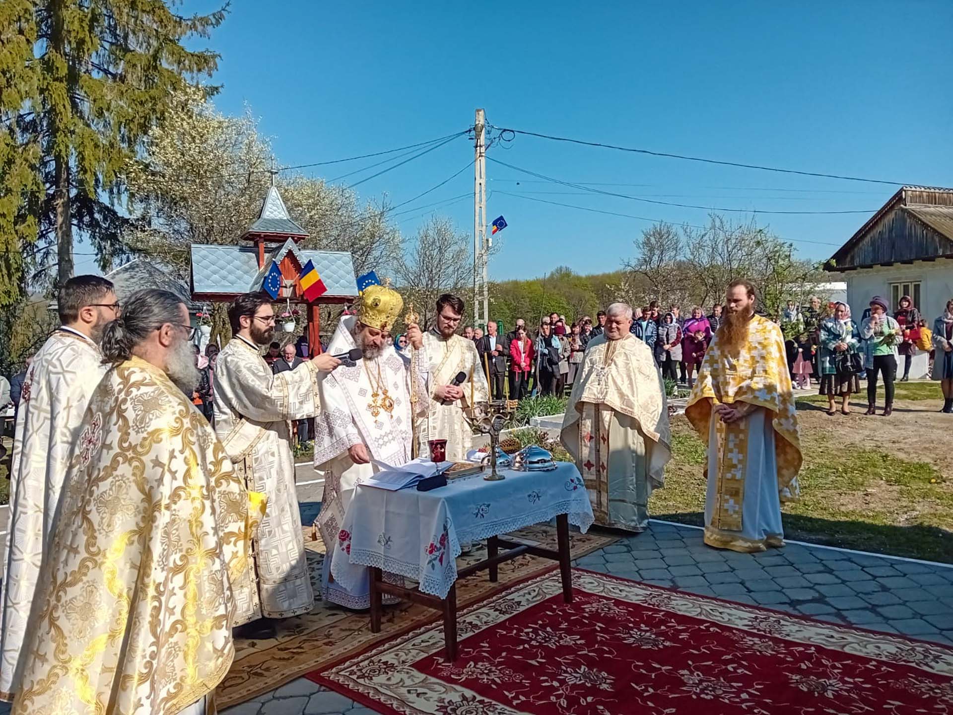 Altarul de vară al Parohiei Zbereni a fost sfințit astăzi