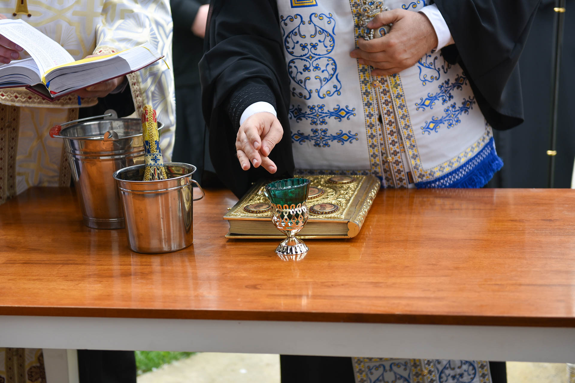 Slujire arhierească la Parohia „Înălțarea Domnului”, Coarnele Caprei