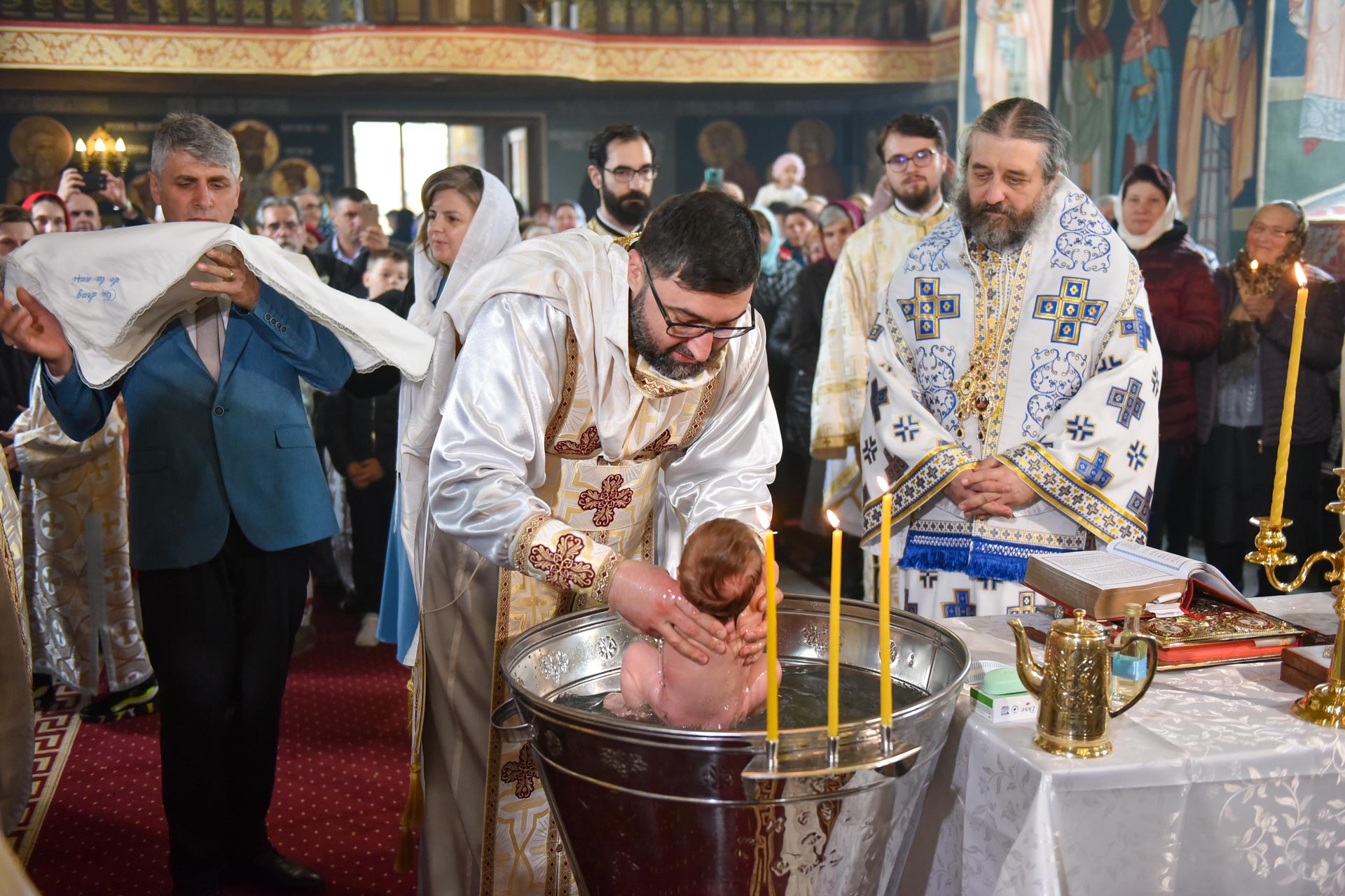 Slujire arhierească la Parohia „Înălțarea Domnului”, Coarnele Caprei