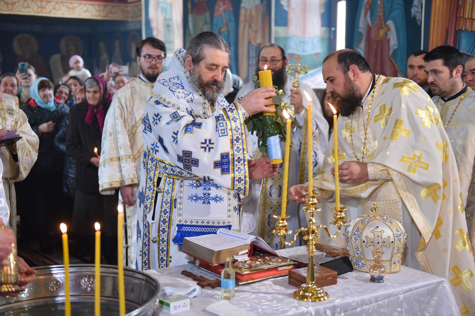 Slujire arhierească la Parohia „Înălțarea Domnului”, Coarnele Caprei