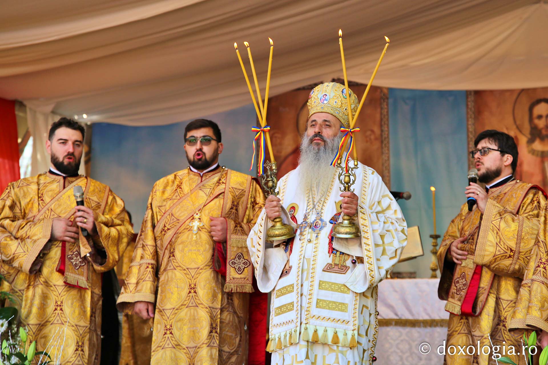 Ansamblul Parohiei „Sfântul Gheorghe” din Botoșani a primit astăzi veșmânt de lumină: „Cenușăreasa orașului Botoșani a devenit acum Mireasa lui Hristos”