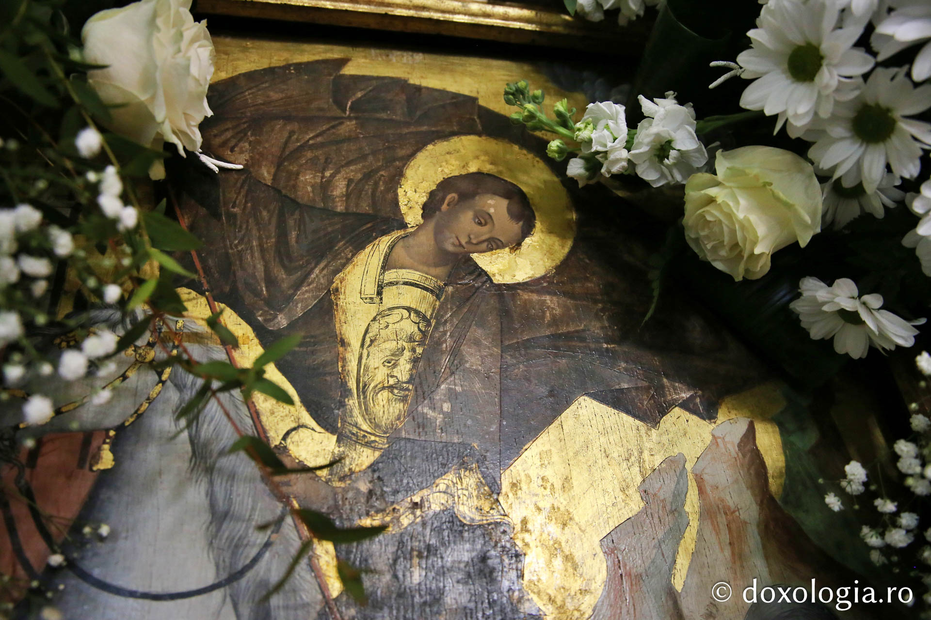 Ansamblul Parohiei „Sfântul Gheorghe” din Botoșani a primit astăzi veșmânt de lumină: „Cenușăreasa orașului Botoșani a devenit acum Mireasa lui Hristos”