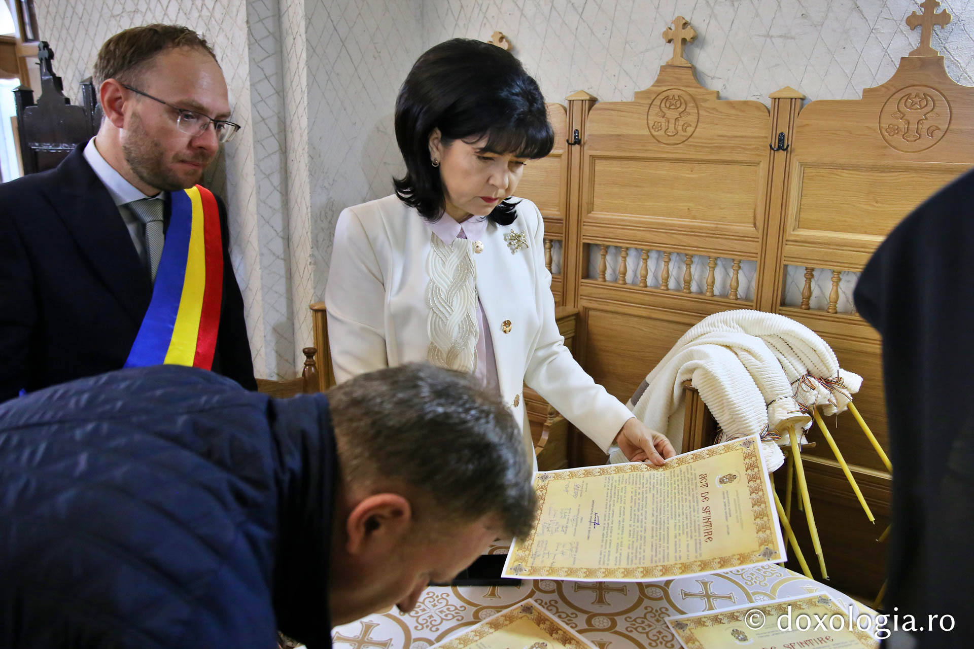 Ansamblul Parohiei „Sfântul Gheorghe” din Botoșani a primit astăzi veșmânt de lumină: „Cenușăreasa orașului Botoșani a devenit acum Mireasa lui Hristos”