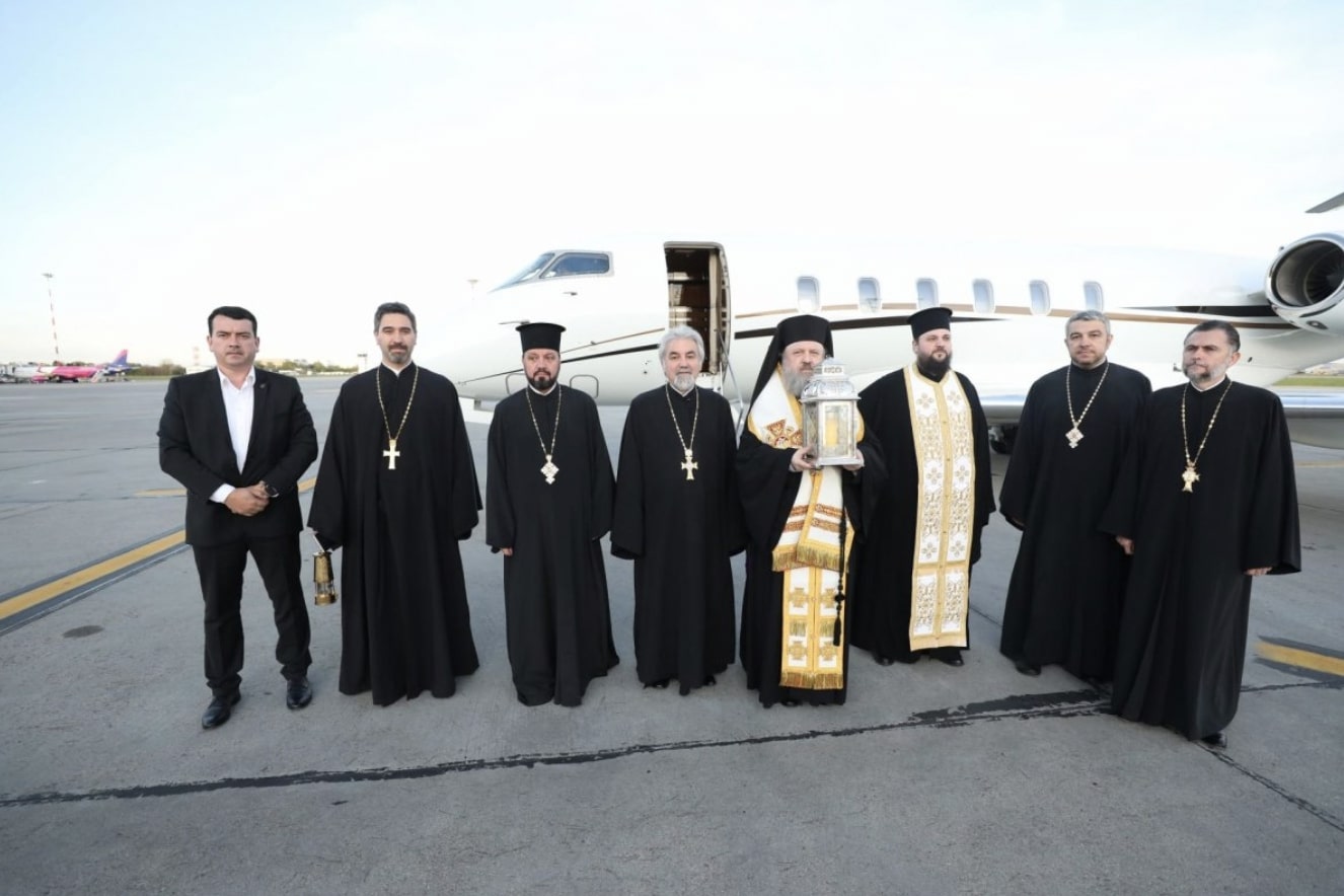 Sfânta Lumină de la Ierusalim a ajuns în țara noastră