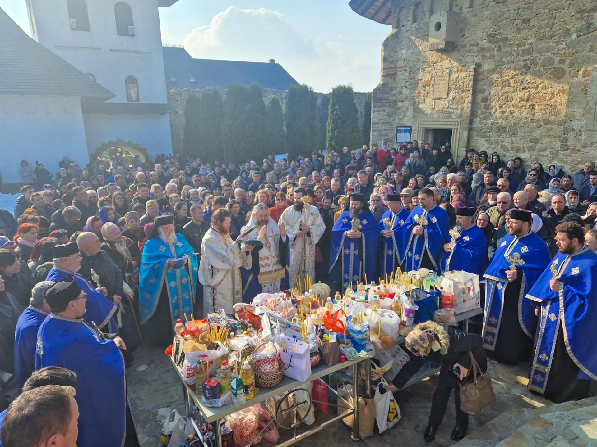 PS Nichifor Botoșăneanul a oficiat Taina Sfântului Maslu la Mănăstirea Hadâmbu