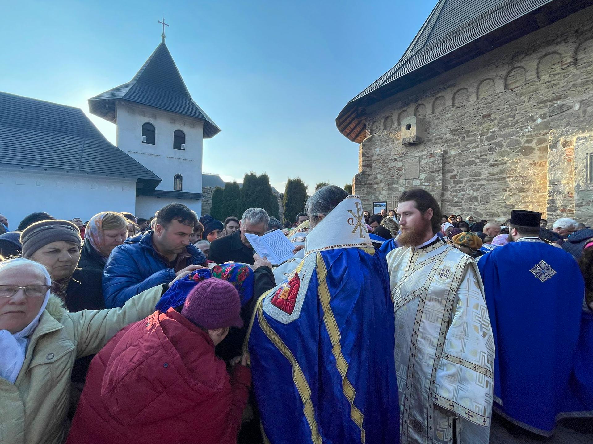 PS Nichifor Botoșăneanul a oficiat Taina Sfântului Maslu la Mănăstirea Hadâmbu