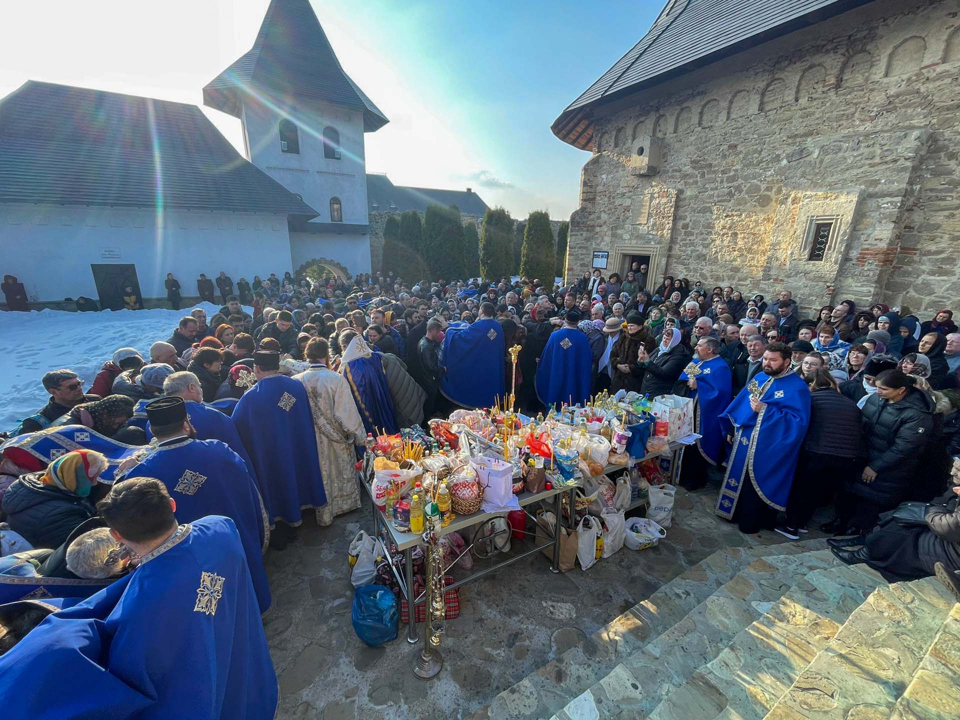 PS Nichifor Botoșăneanul a oficiat Taina Sfântului Maslu la Mănăstirea Hadâmbu