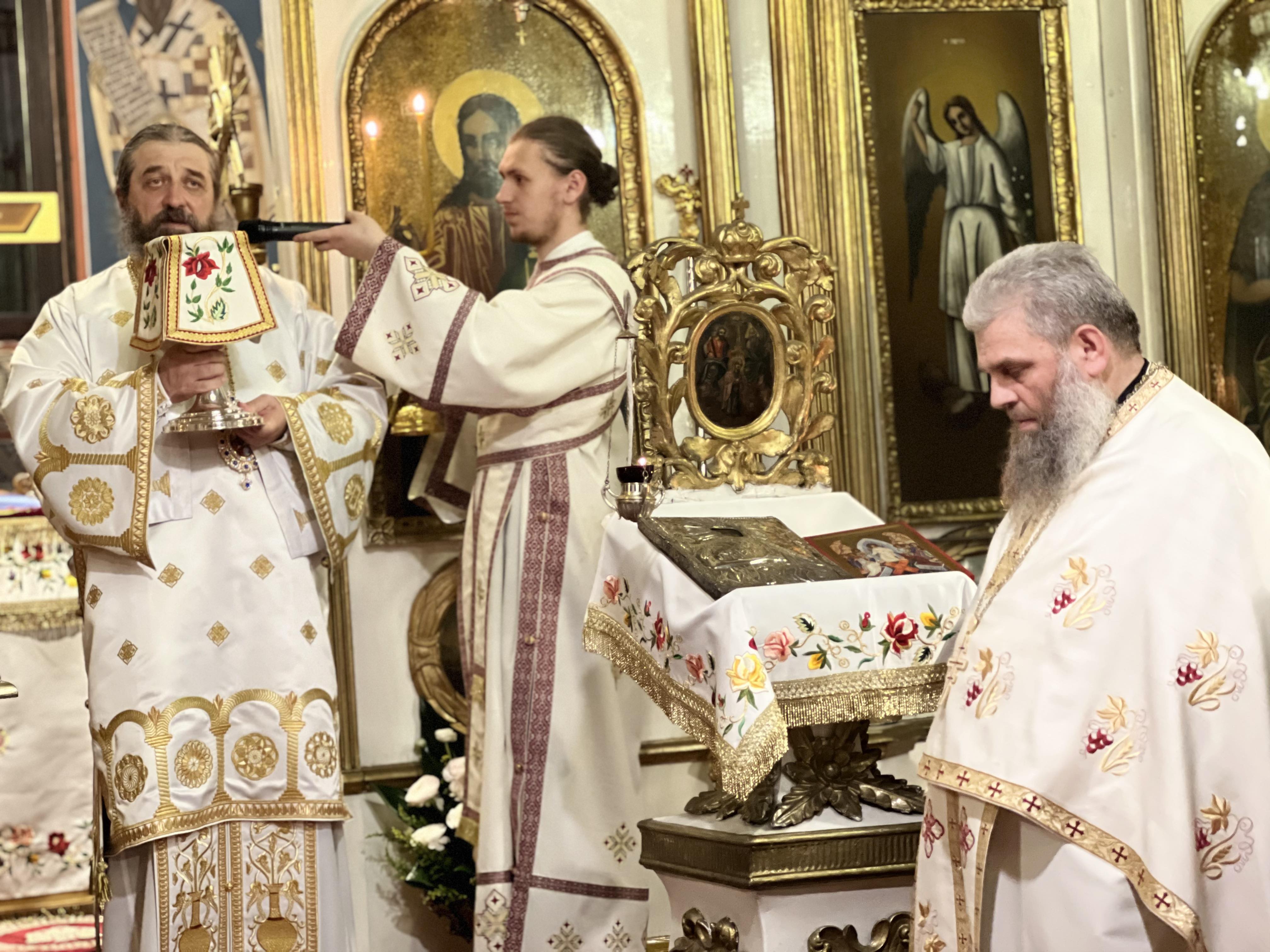 Învierea Domnului la Parohia „Sfântul Ioan Botezătorul” din Botoșani Învierea Domnului la Parohia „Sfântul Ioan Botezătorul” din Botoșani