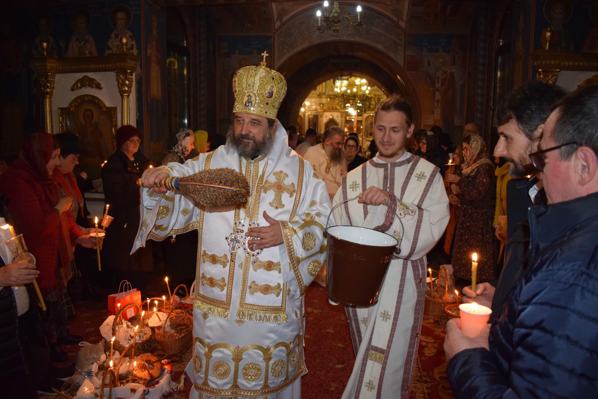 Învierea Domnului la Parohia „Sfântul Ioan Botezătorul” din Botoșani Învierea Domnului la Parohia „Sfântul Ioan Botezătorul” din Botoșani