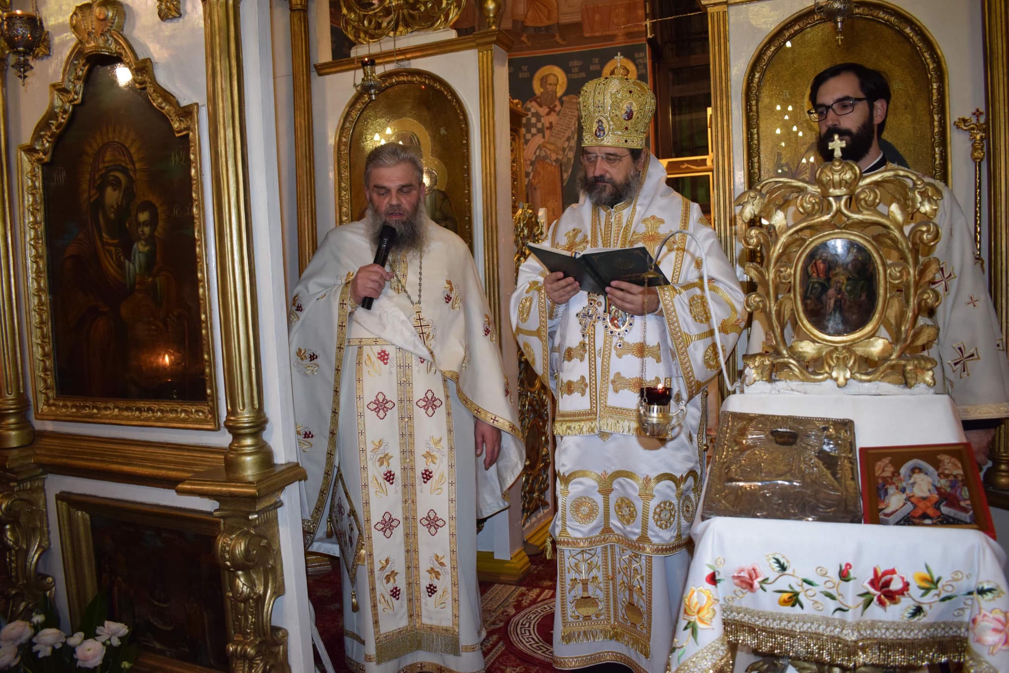 Învierea Domnului la Parohia „Sfântul Ioan Botezătorul” din Botoșani Învierea Domnului la Parohia „Sfântul Ioan Botezătorul” din Botoșani
