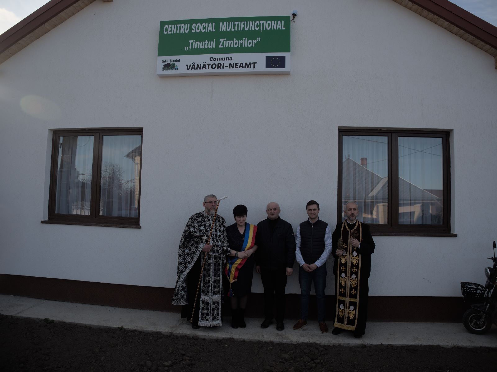 La Vânători-Neamț a avut loc sfințirea Centrului Social Multifuncțional „Ținutul Zimbrilor”