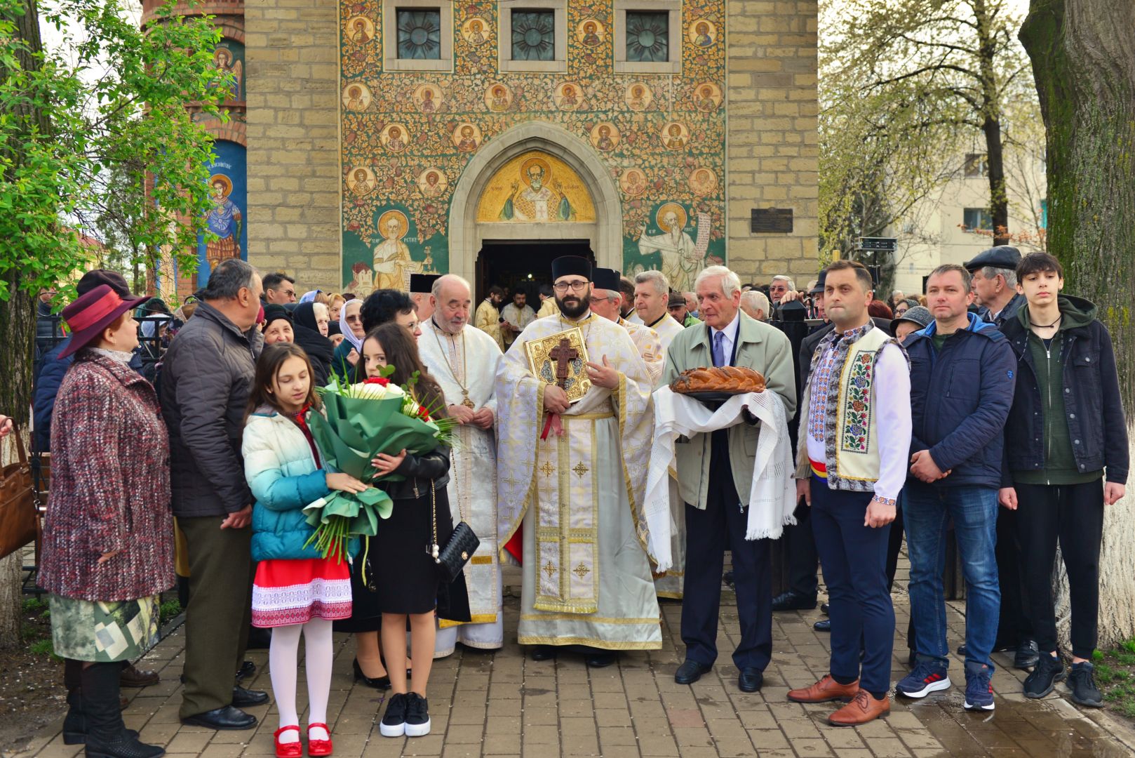 Altarul Bisericii „Sfântul Nicolae” din Copou a fost sfințit de Părintele Mitropolit Teofan