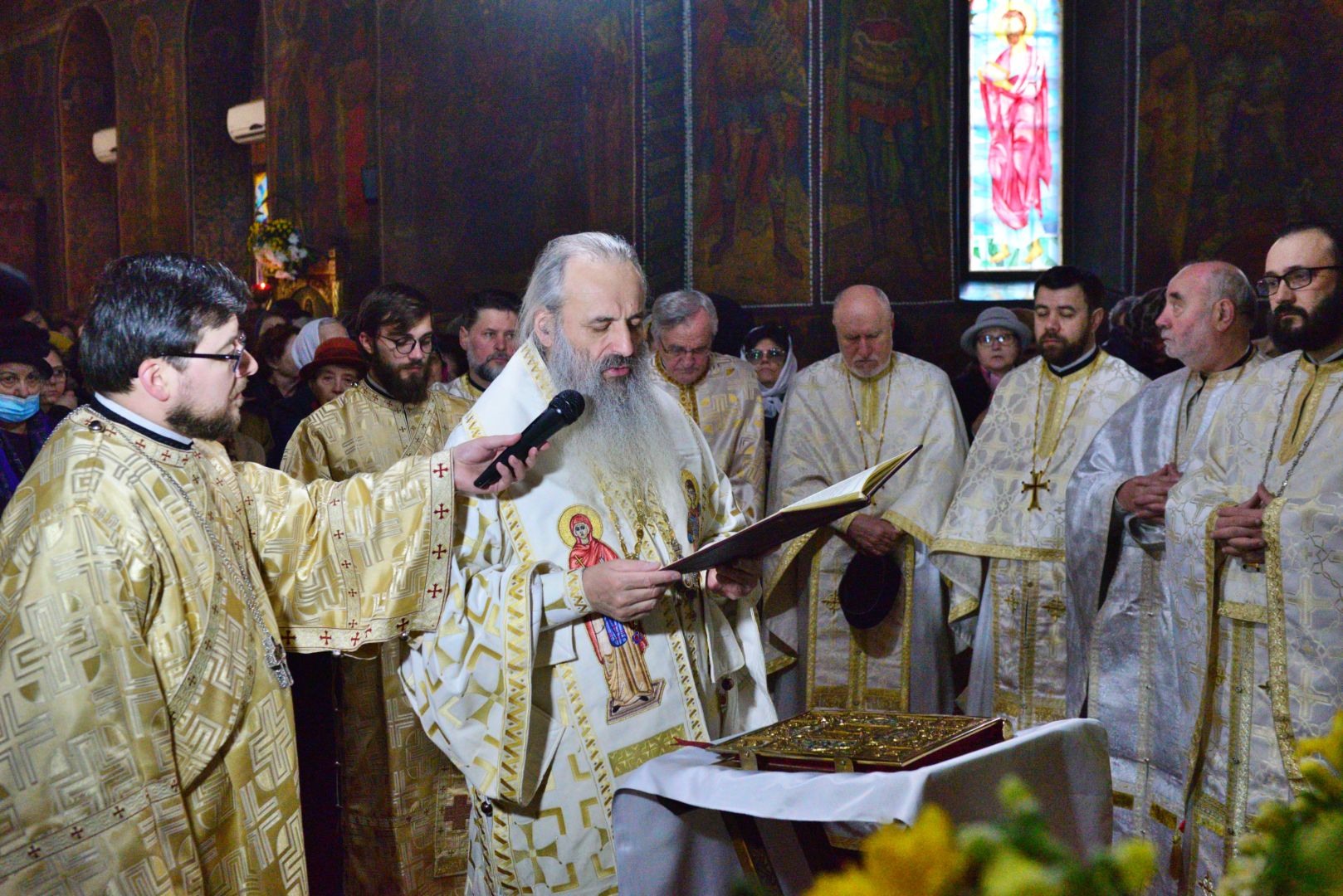 Altarul Bisericii „Sfântul Nicolae” din Copou a fost sfințit de Părintele Mitropolit Teofan