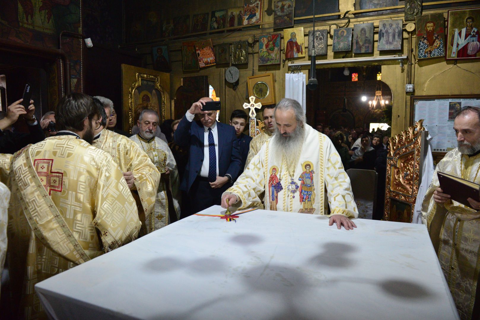 Altarul Bisericii „Sfântul Nicolae” din Copou a fost sfințit de Părintele Mitropolit Teofan