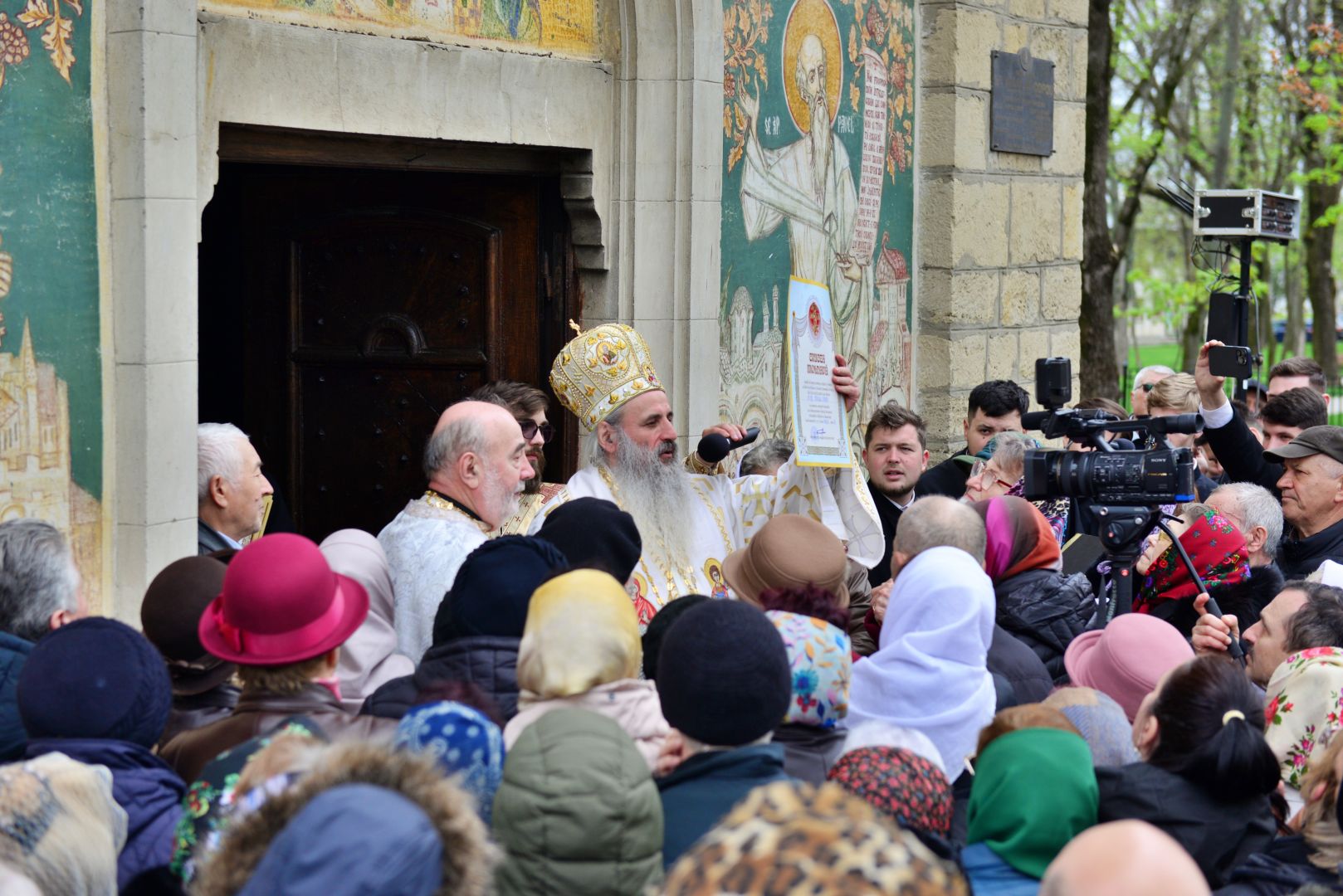 Altarul Bisericii „Sfântul Nicolae” din Copou a fost sfințit de Părintele Mitropolit Teofan
