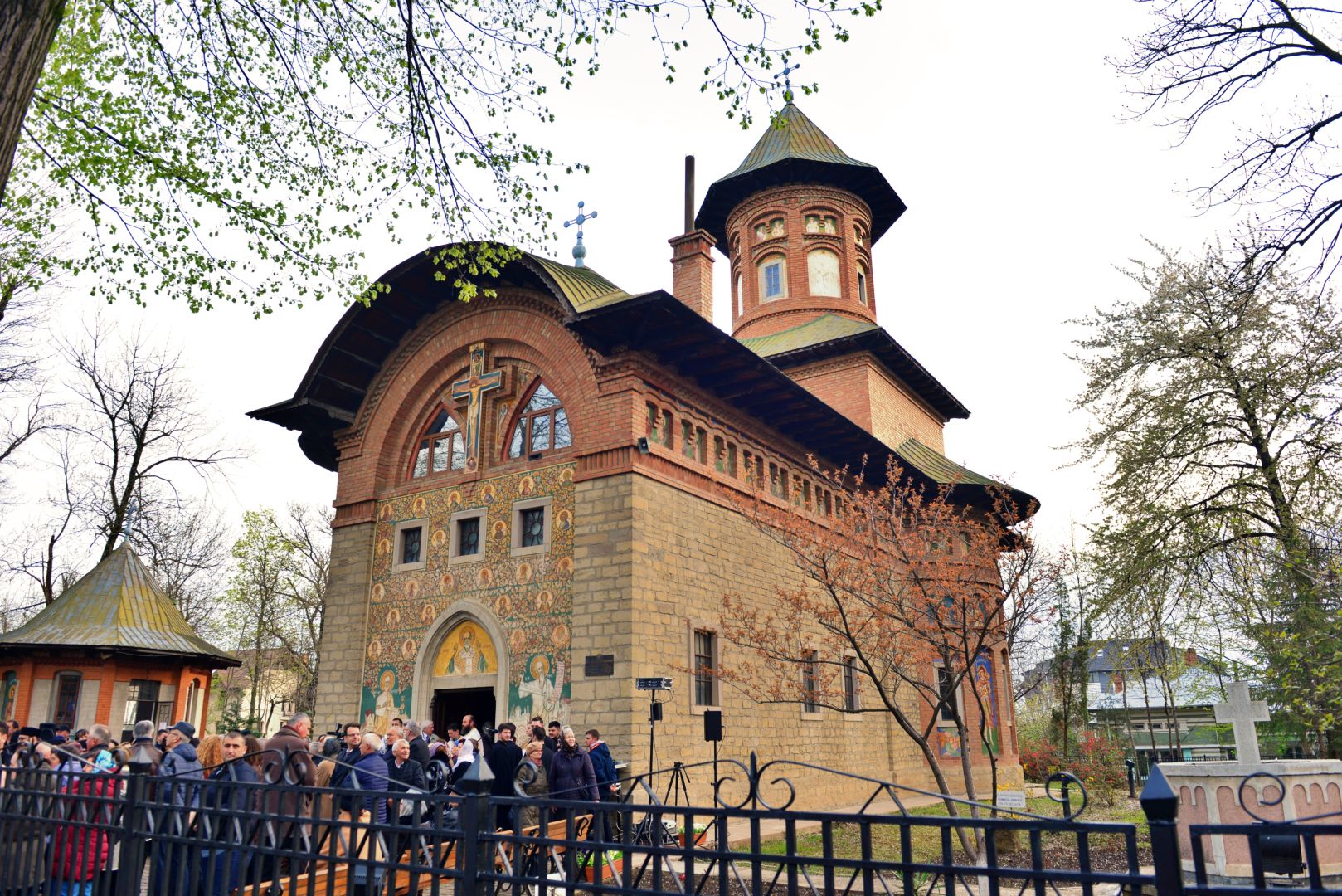 Altarul Bisericii „Sfântul Nicolae” din Copou a fost sfințit de Părintele Mitropolit Teofan