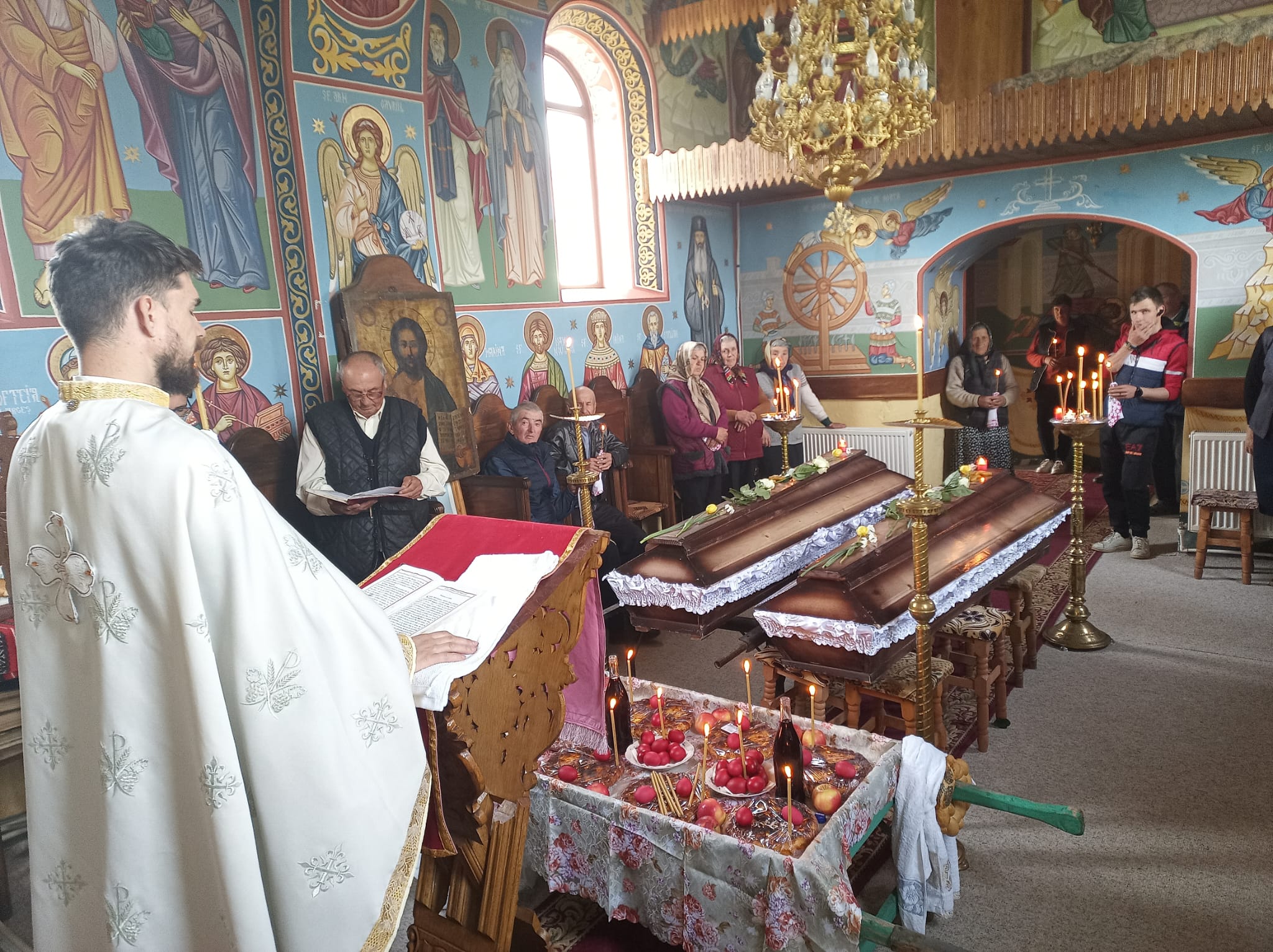 Două persoane abandonate după deces, înmormântate creştineşte la Iacobeni