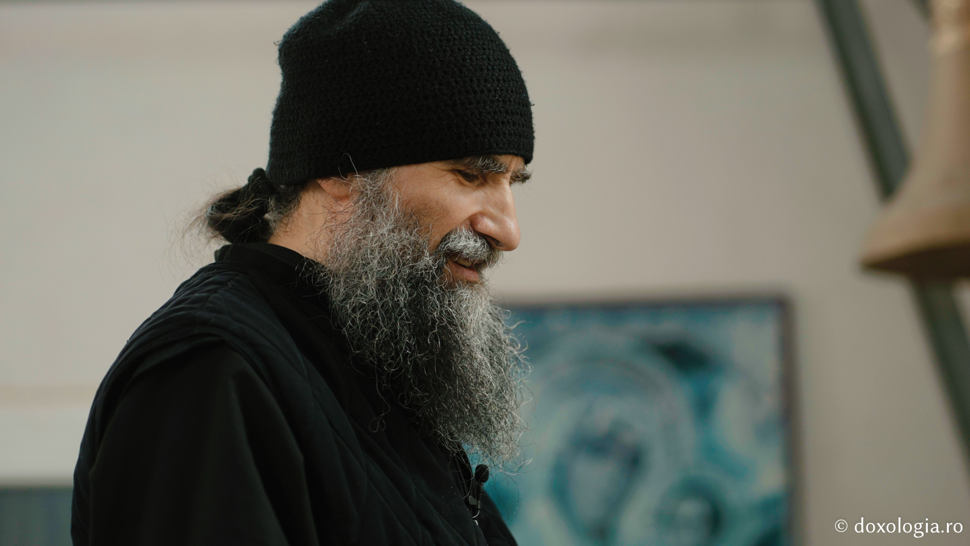 Lavrentie, monahul care cântă fără partituri la „pianul” din clopotnița Mănăstirii Sihla